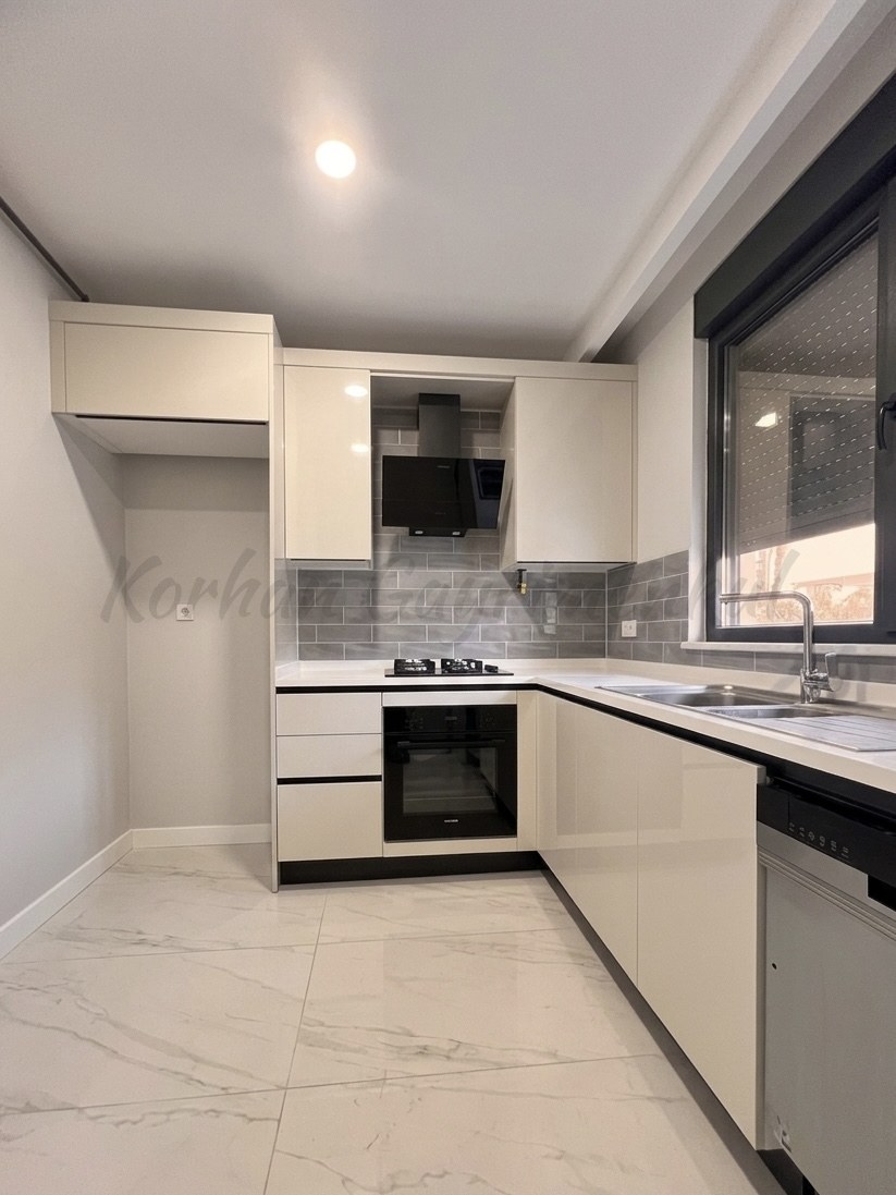 CADDEBOSTAN SAHİLDE EBEVEYN BANYOLU 86M2 NET 2+1 SIFIR
