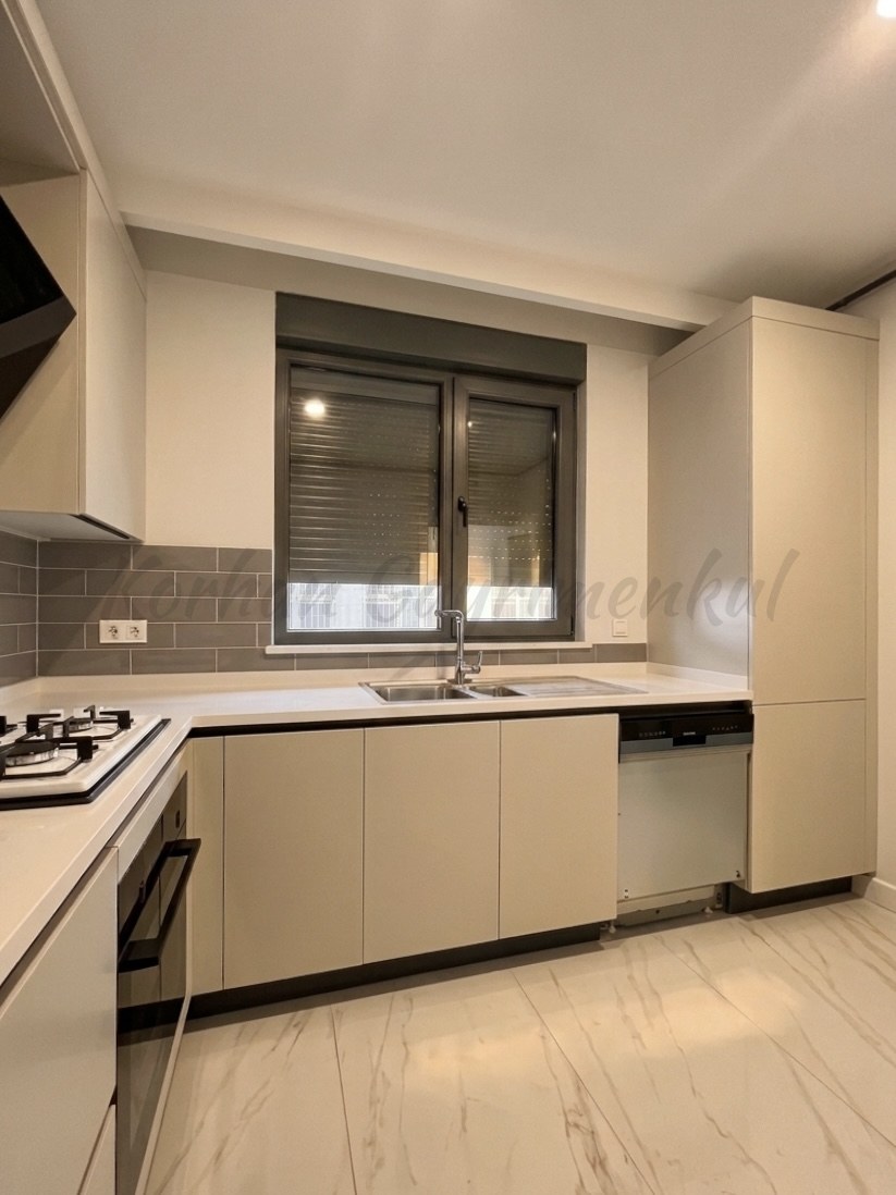 CADDEBOSTAN SAHİLDE EBEVEYN BANYOLU 86M2 NET 2+1 SIFIR