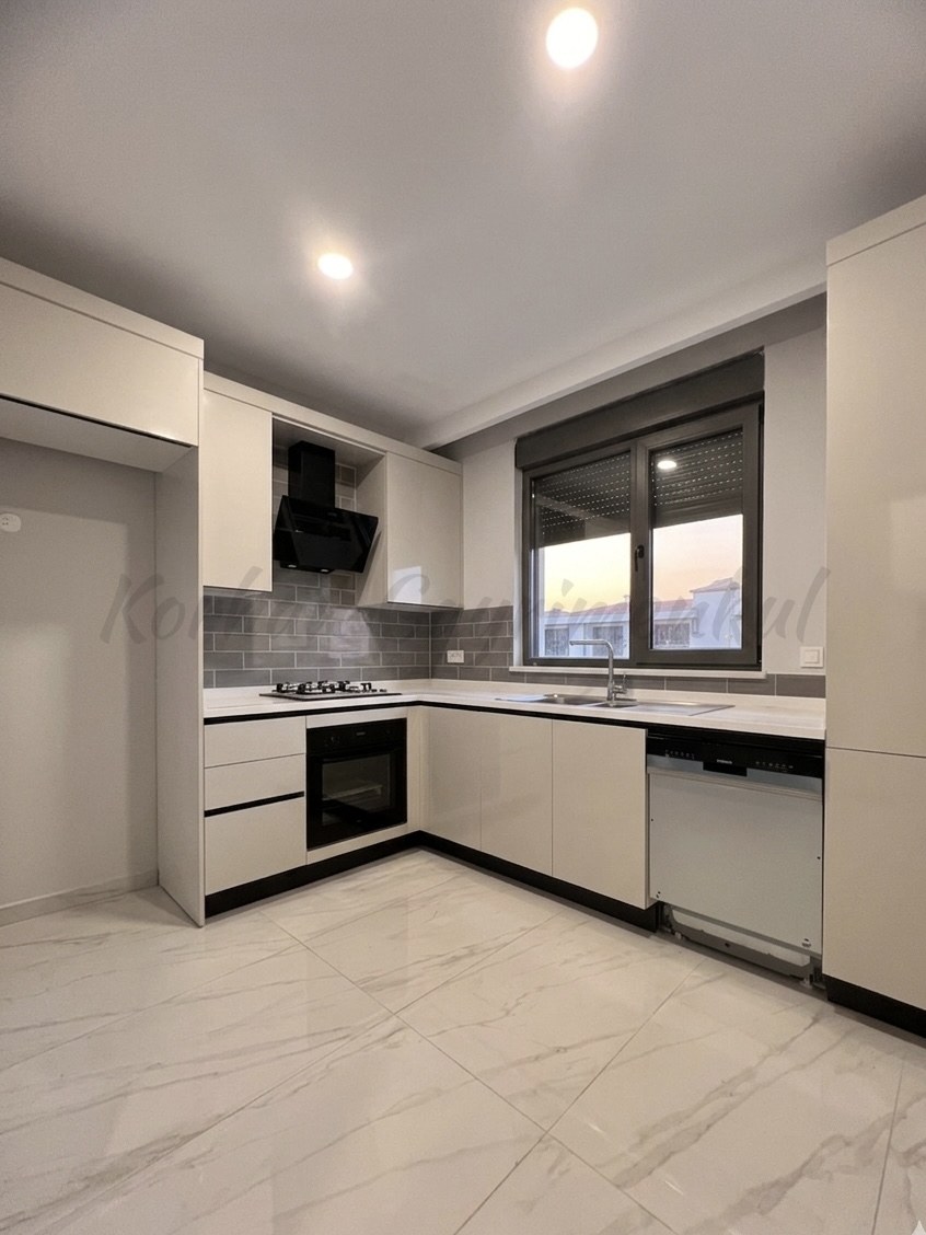 CADDEBOSTAN SAHİLDE EBEVEYN BANYOLU 86M2 NET 2+1 SIFIR