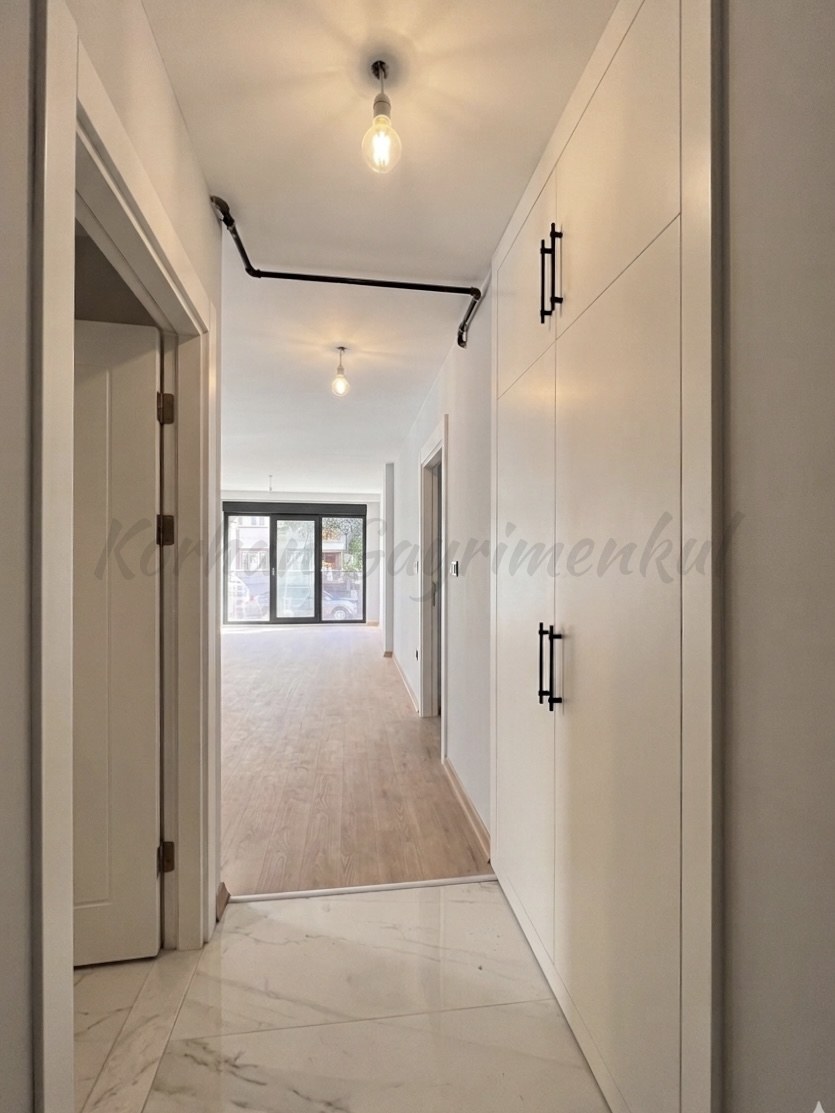 CADDEBOSTAN SAHİLDE EBEVEYN BANYOLU 86M2 NET 2+1 SIFIR