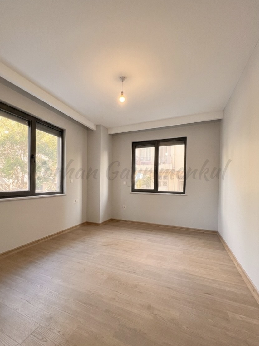 CADDEBOSTAN SAHİLDE EBEVEYN BANYOLU 86M2 NET 2+1 SIFIR