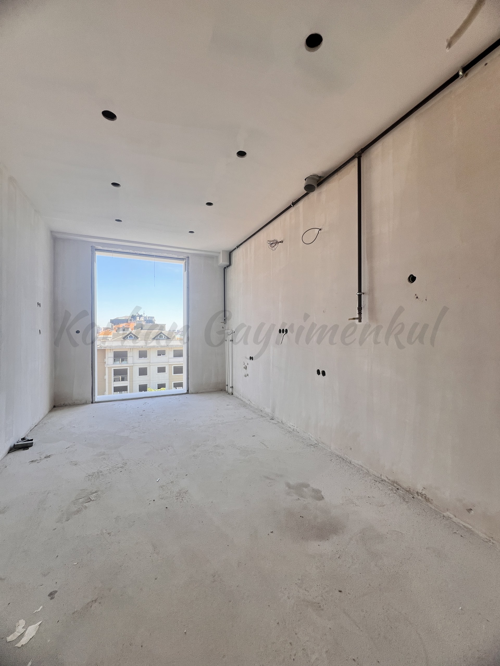 SUADİYE SAHİLDE DENİZ MANZARALI 138M2 NET 4+1 SIFIR