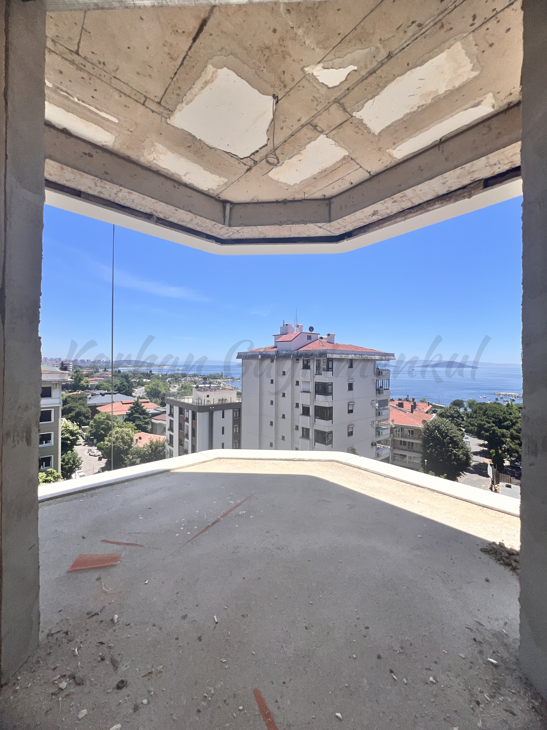 SUADİYE SAHİLDE DENİZ MANZARALI 138M2 NET 4+1 SIFIR