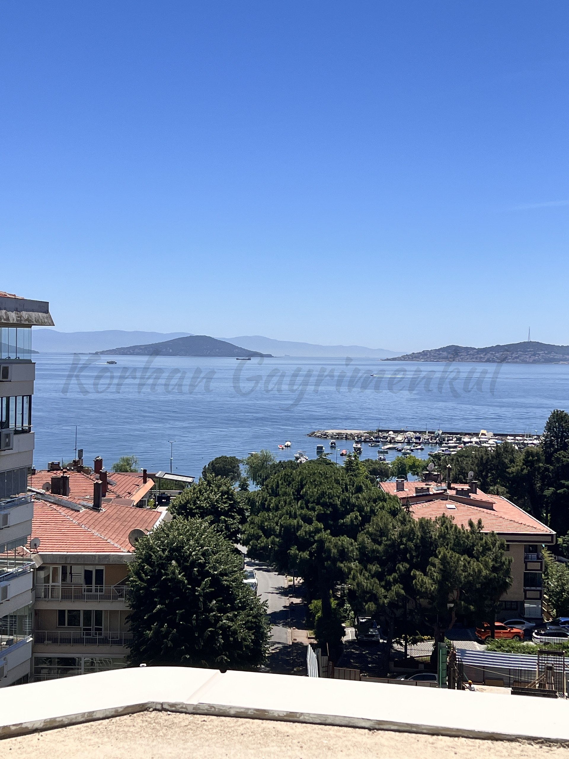 SUADİYE SAHİLDE DENİZ MANZARALI 138M2 NET 4+1 SIFIR