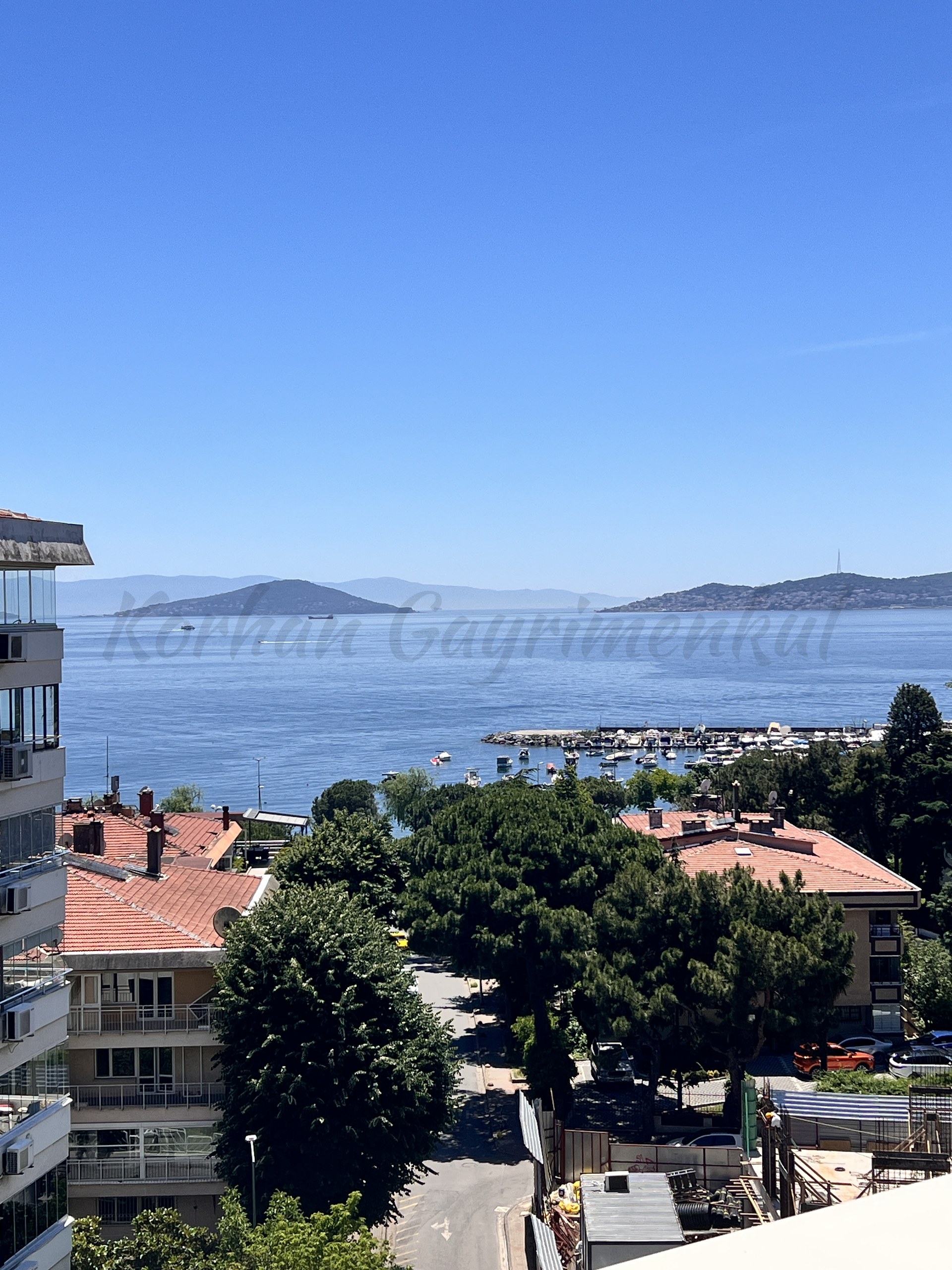 SUADİYE SAHİLDE DENİZ MANZARALI 138M2 NET 4+1 SIFIR