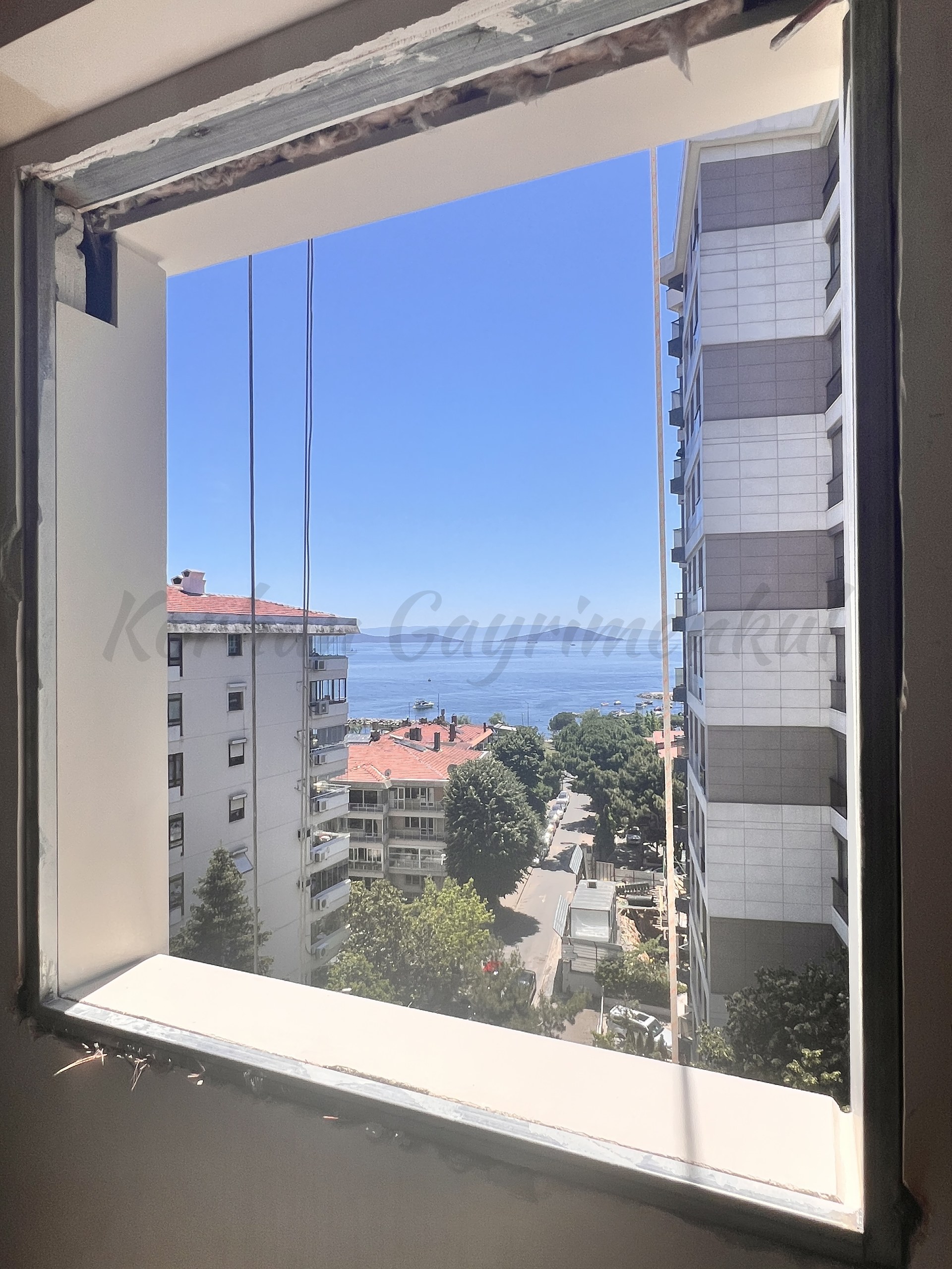 SUADİYE SAHİLDE DENİZ MANZARALI 138M2 NET 4+1 SIFIR
