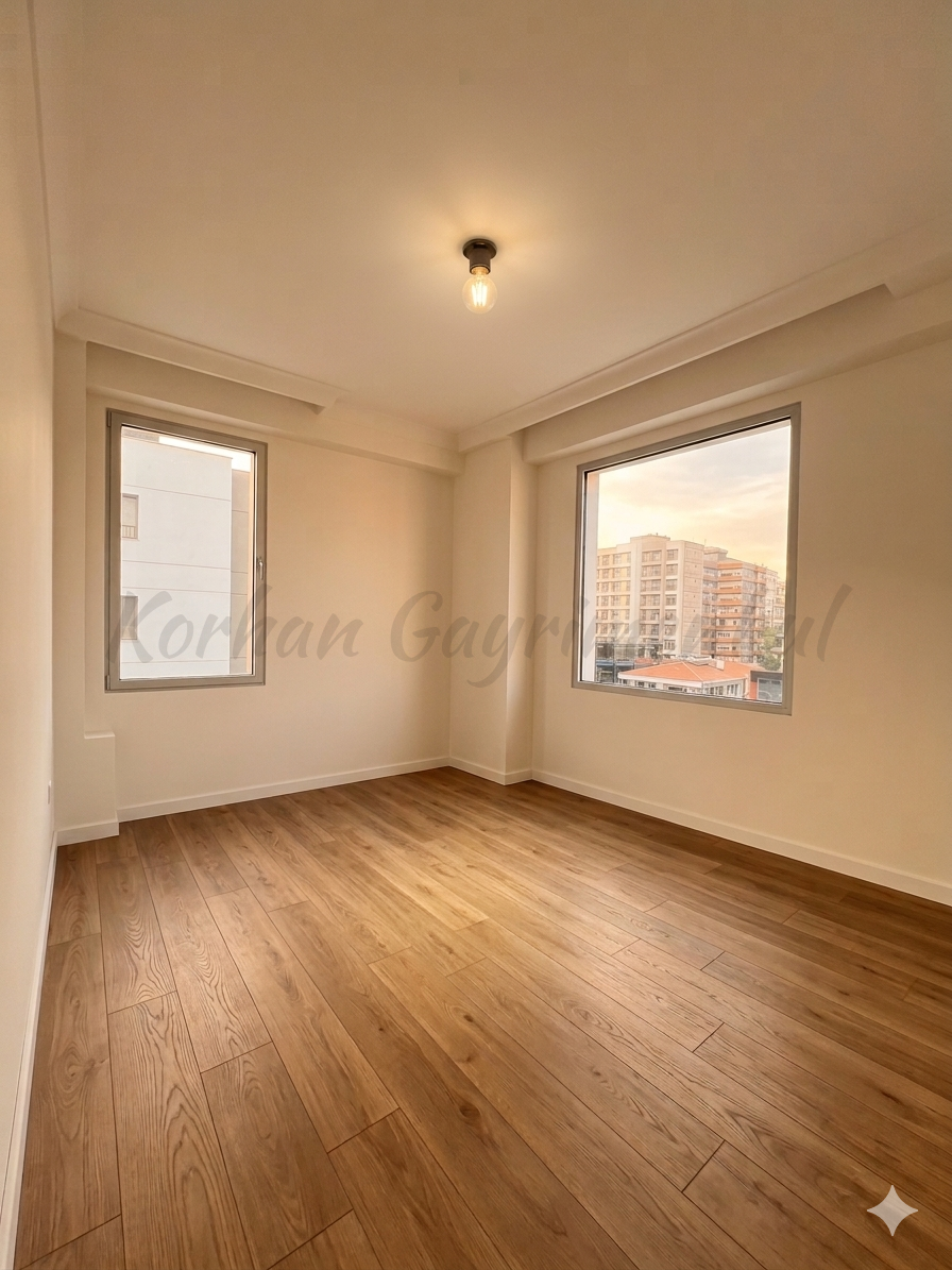 SUADİYE SAHİLDE DENİZ MANZARALI 138M2 NET 4+1 SIFIR