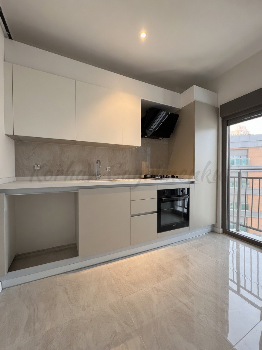 ERENKÖY MARMARAYA YAKIN EBEVEYN BANYOLU 90M2 NET 3+1 SIFIR