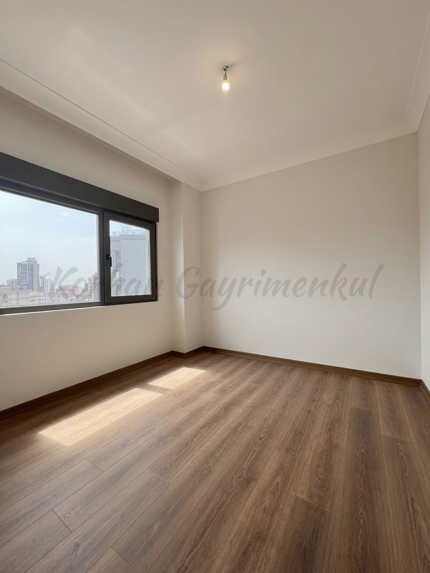 ERENKÖY MARMARAYA YAKIN EBEVEYN BANYOLU 90M2 NET 3+1 SIFIR