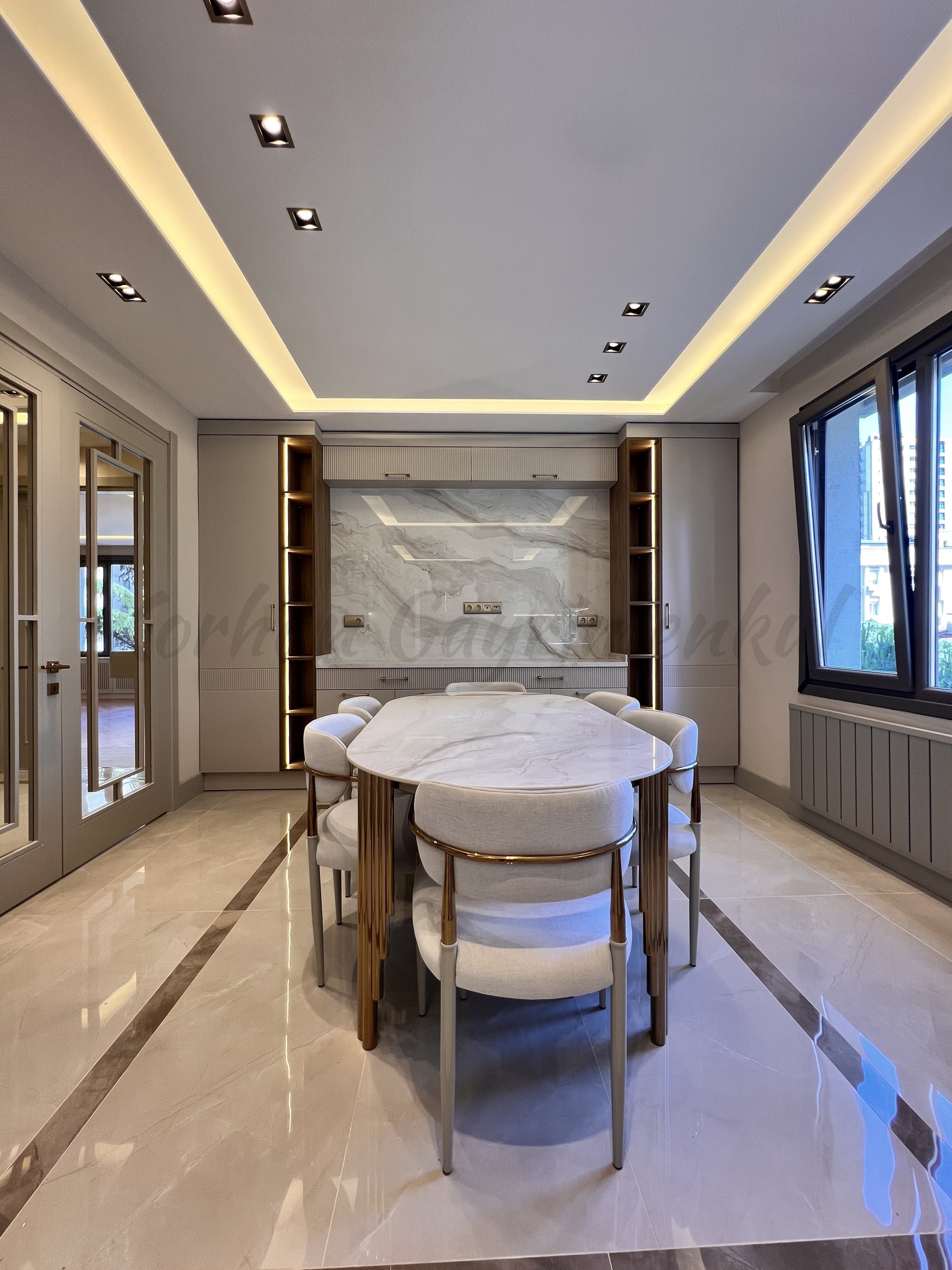 ÇIFTEHAVUZLAR BAĞDATA ÇOK YAKIN MÜTHİŞ DAİRE 210m2 BRÜT 180m2 NET 4+1 KATTA TEK