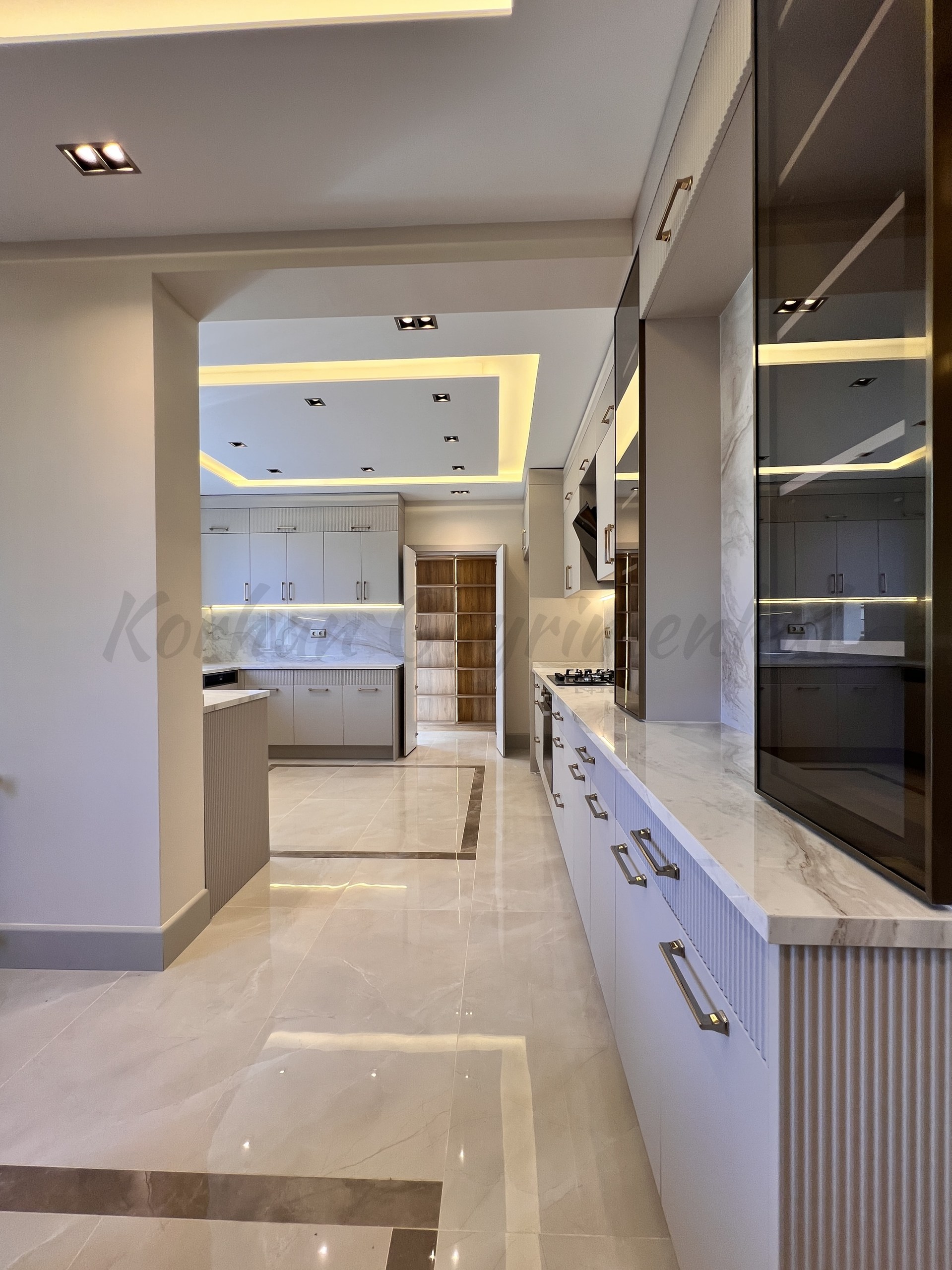 ÇIFTEHAVUZLAR BAĞDATA ÇOK YAKIN MÜTHİŞ DAİRE 210m2 BRÜT 180m2 NET 4+1 KATTA TEK