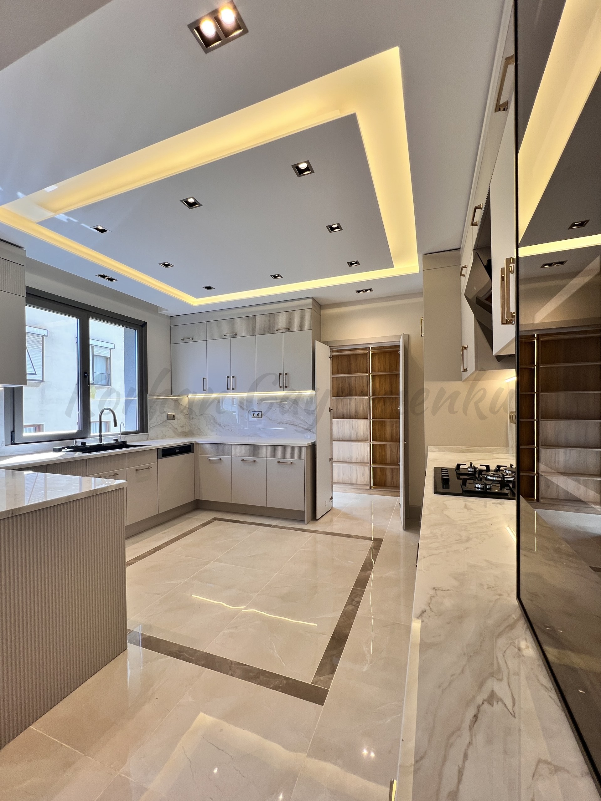 ÇIFTEHAVUZLAR BAĞDATA ÇOK YAKIN MÜTHİŞ DAİRE 210m2 BRÜT 180m2 NET 4+1 KATTA TEK