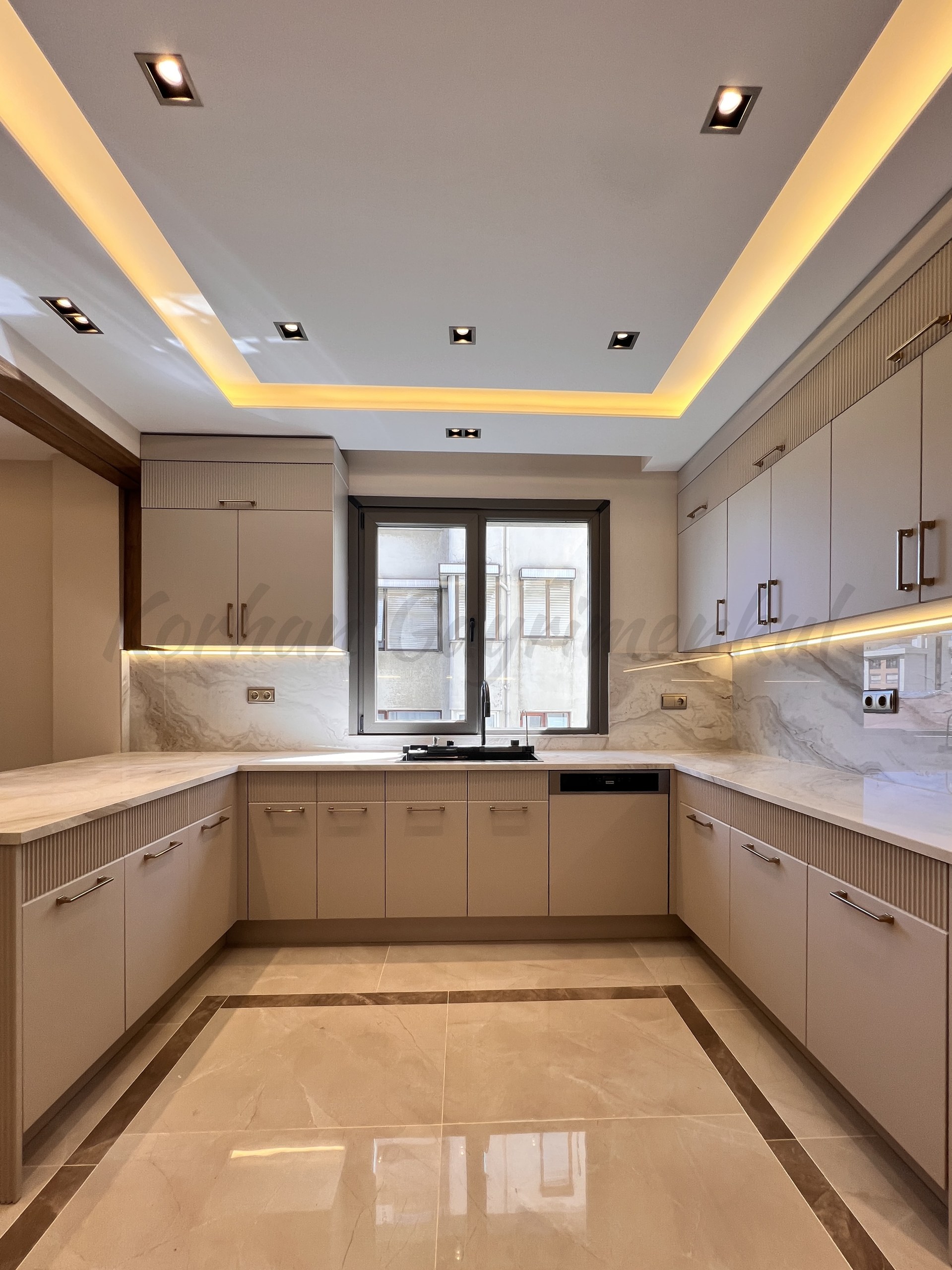 ÇIFTEHAVUZLAR BAĞDATA ÇOK YAKIN MÜTHİŞ DAİRE 210m2 BRÜT 180m2 NET 4+1 KATTA TEK