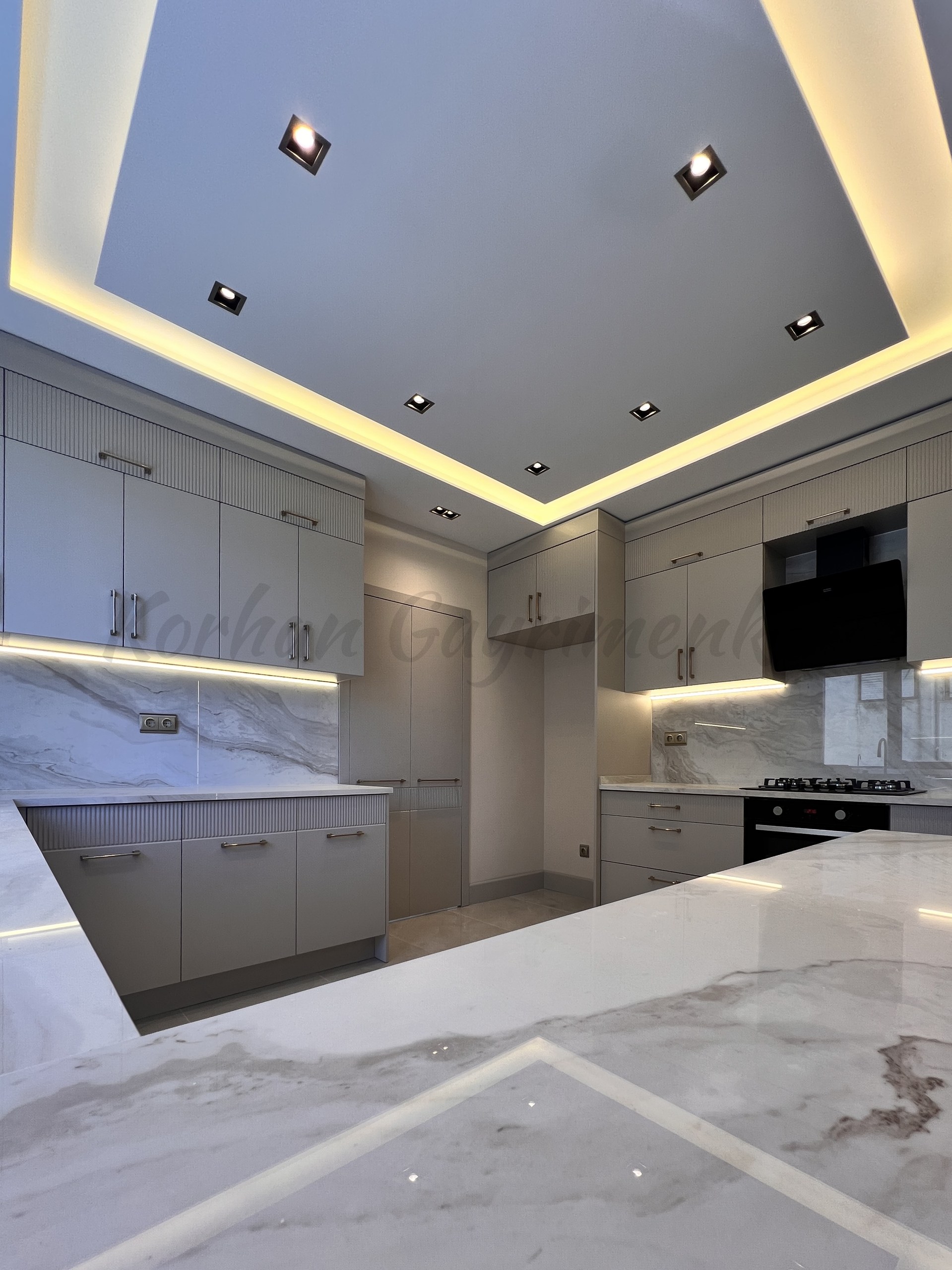 ÇIFTEHAVUZLAR BAĞDATA ÇOK YAKIN MÜTHİŞ DAİRE 210m2 BRÜT 180m2 NET 4+1 KATTA TEK