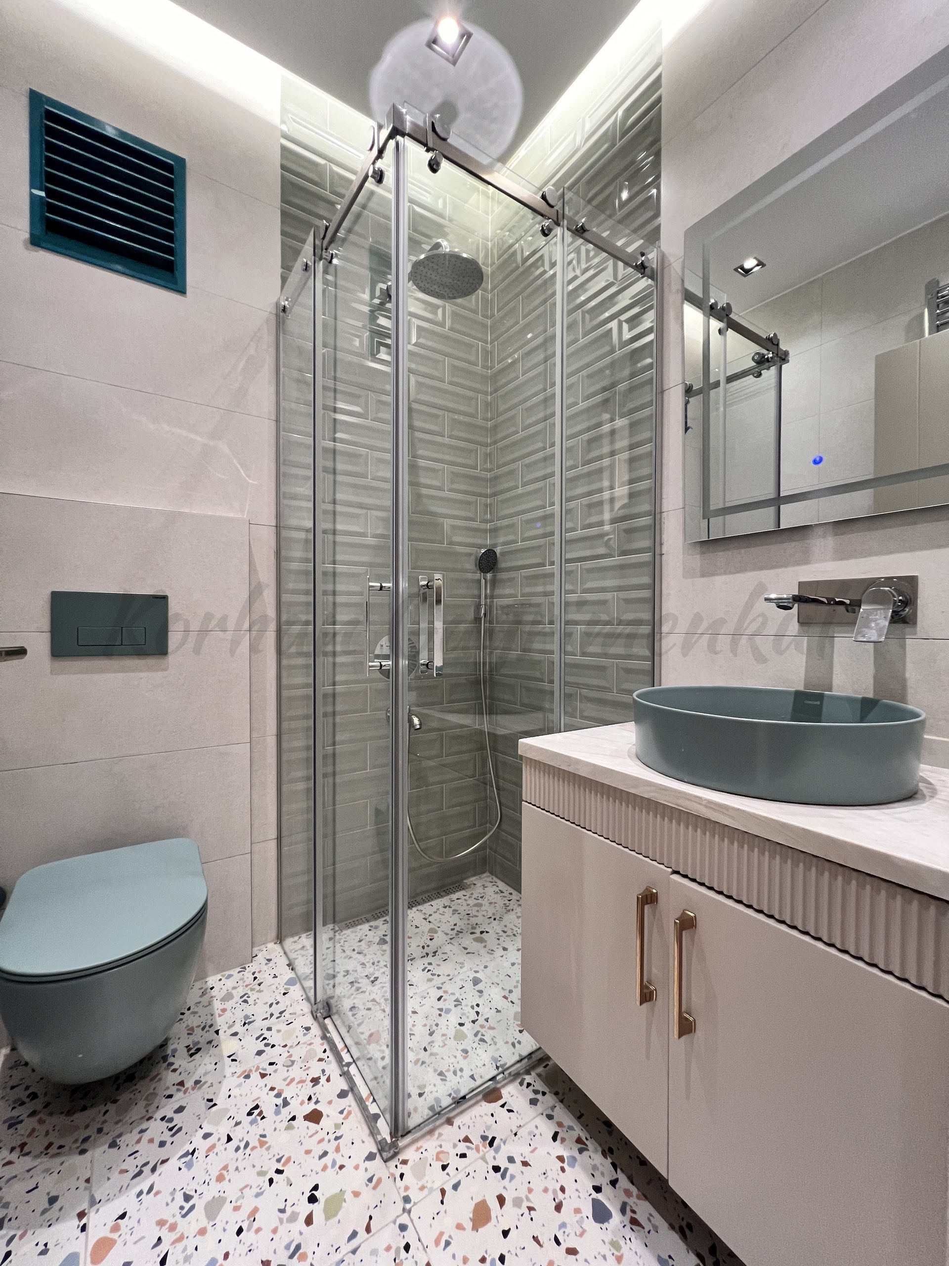 ÇIFTEHAVUZLAR BAĞDATA ÇOK YAKIN MÜTHİŞ DAİRE 210m2 BRÜT 180m2 NET 4+1 KATTA TEK