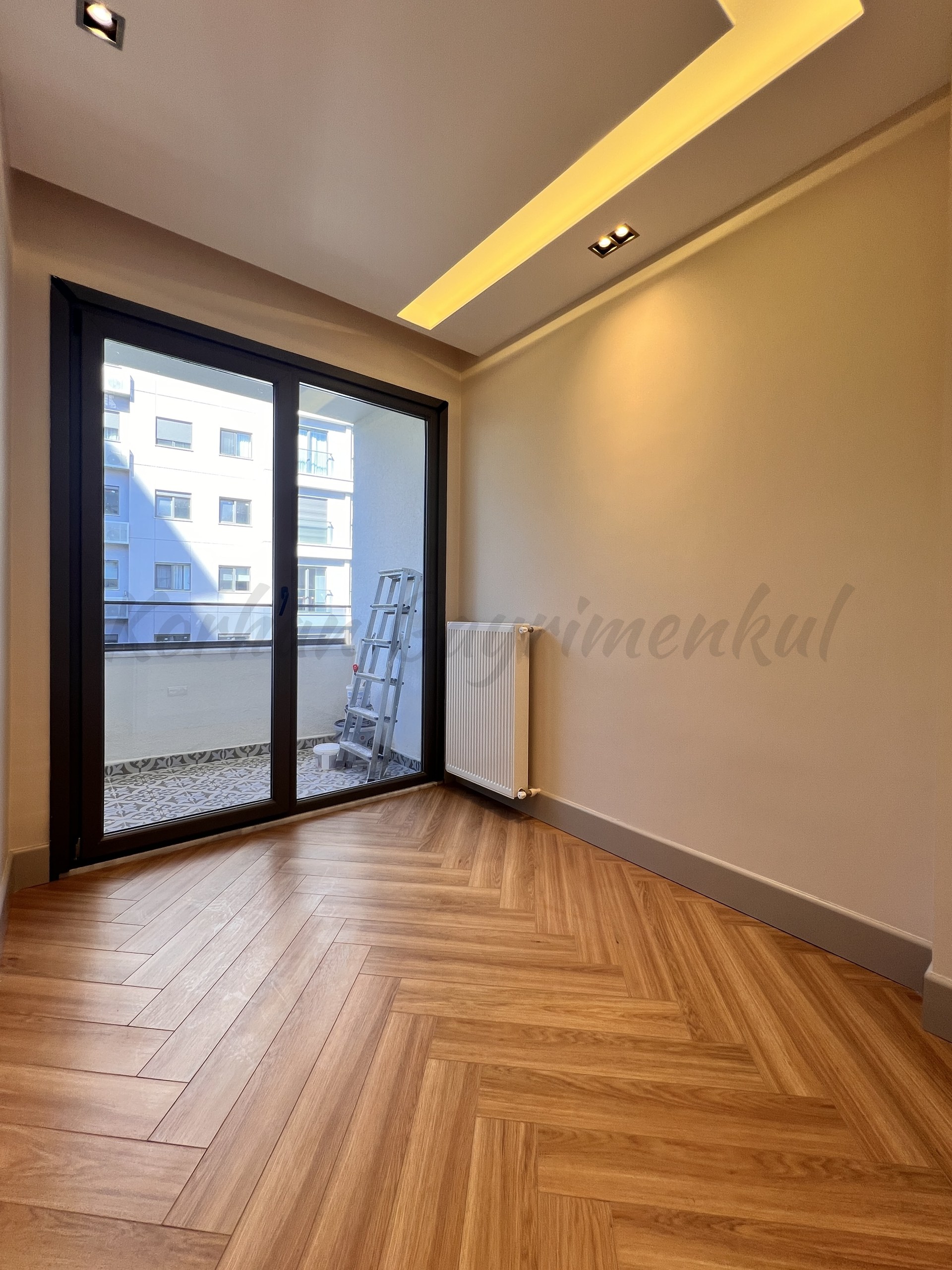 ÇIFTEHAVUZLAR BAĞDATA ÇOK YAKIN MÜTHİŞ DAİRE 210m2 BRÜT 180m2 NET 4+1 KATTA TEK