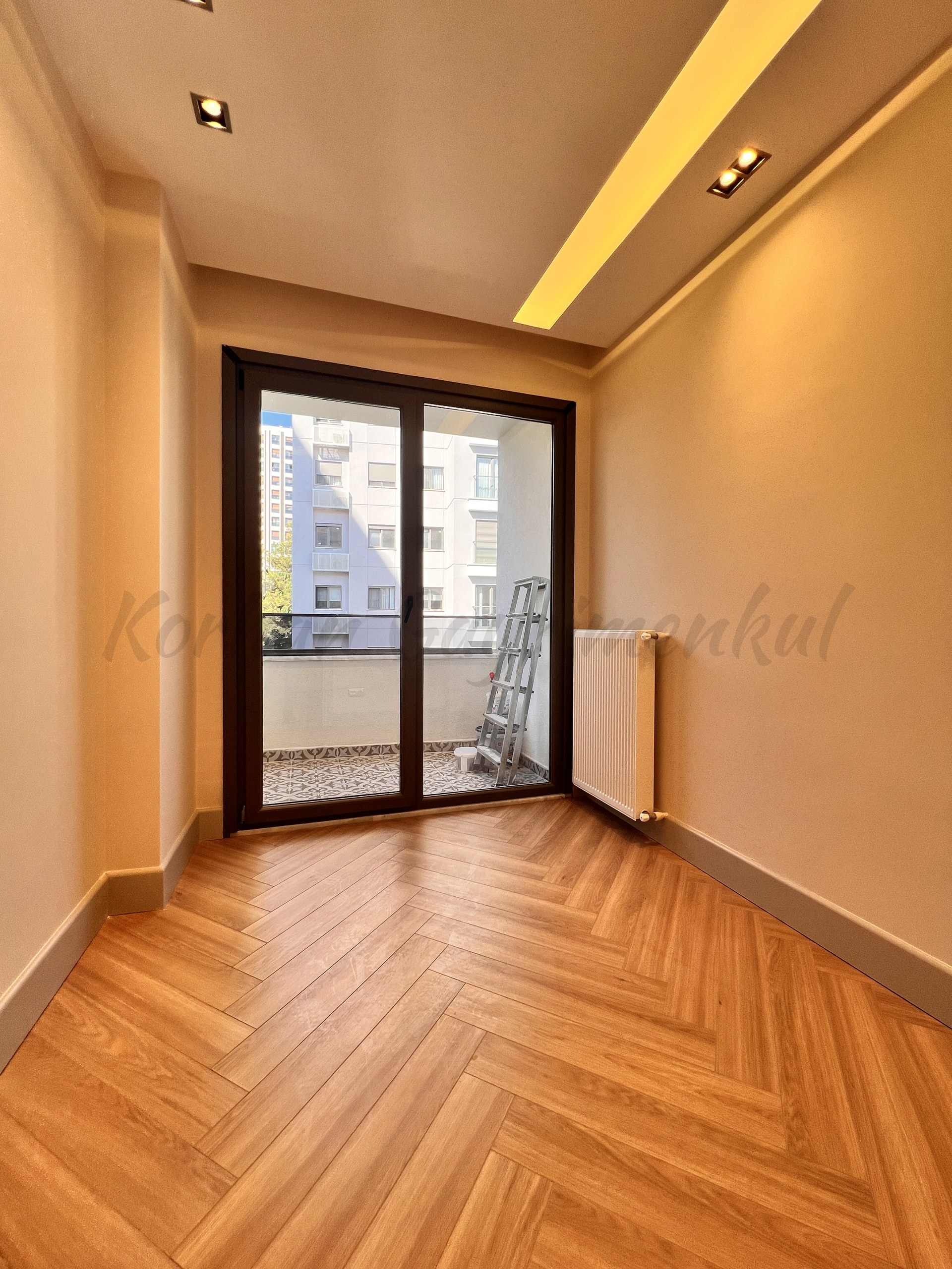 ÇIFTEHAVUZLAR BAĞDATA ÇOK YAKIN MÜTHİŞ DAİRE 210m2 BRÜT 180m2 NET 4+1 KATTA TEK