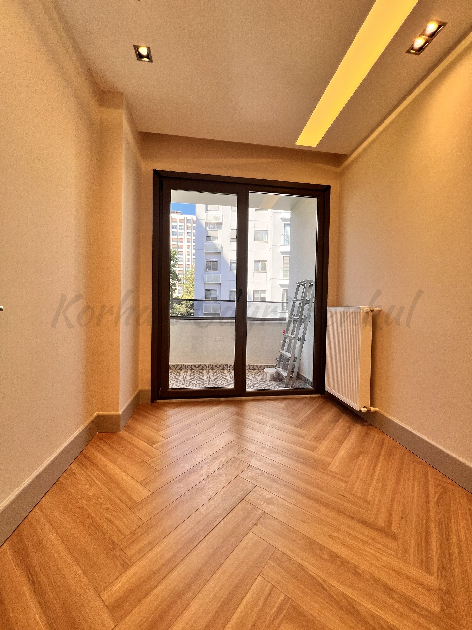 ÇIFTEHAVUZLAR BAĞDATA ÇOK YAKIN MÜTHİŞ DAİRE 210m2 BRÜT 180m2 NET 4+1 KATTA TEK