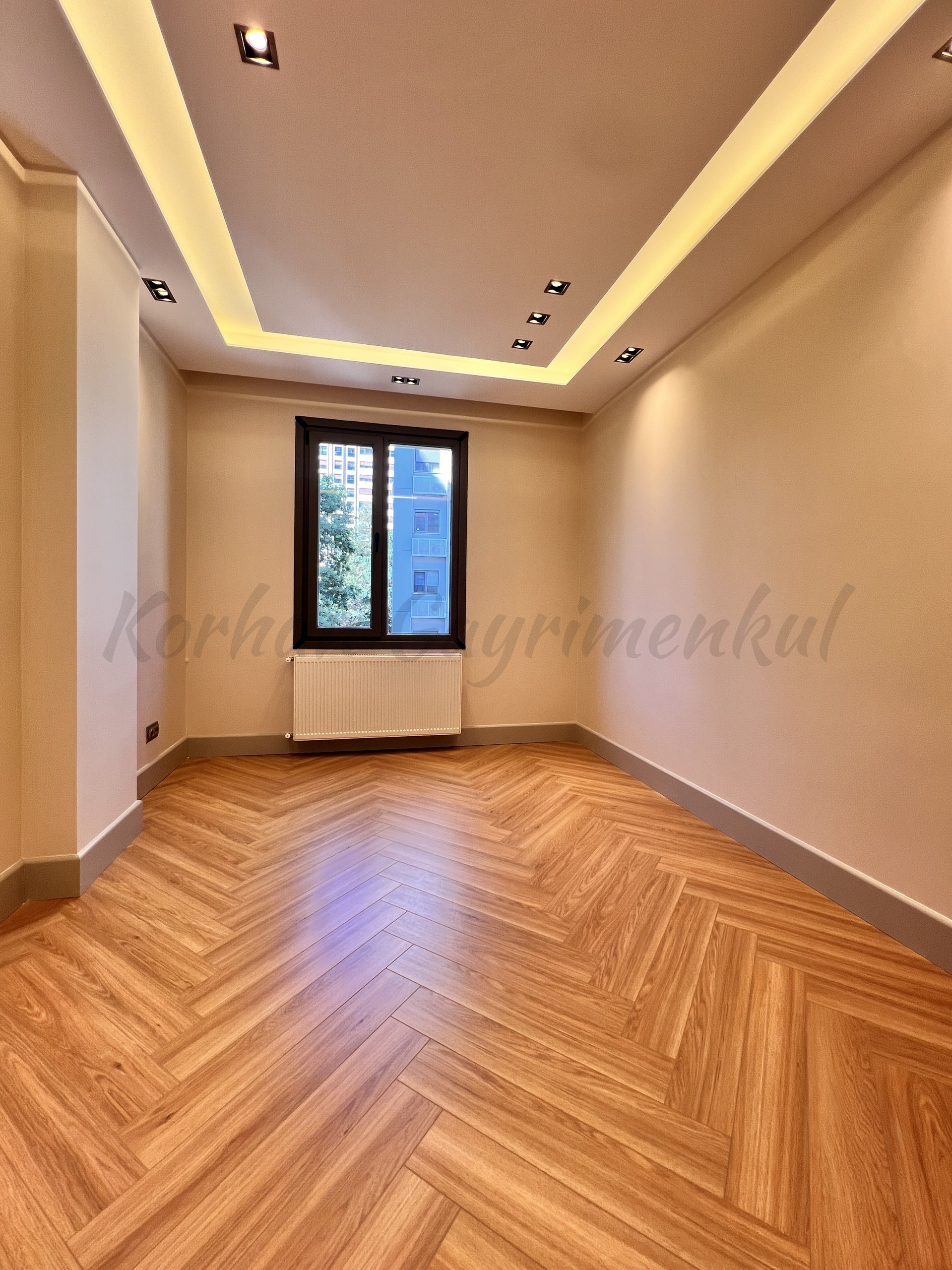 ÇIFTEHAVUZLAR BAĞDATA ÇOK YAKIN MÜTHİŞ DAİRE 210m2 BRÜT 180m2 NET 4+1 KATTA TEK