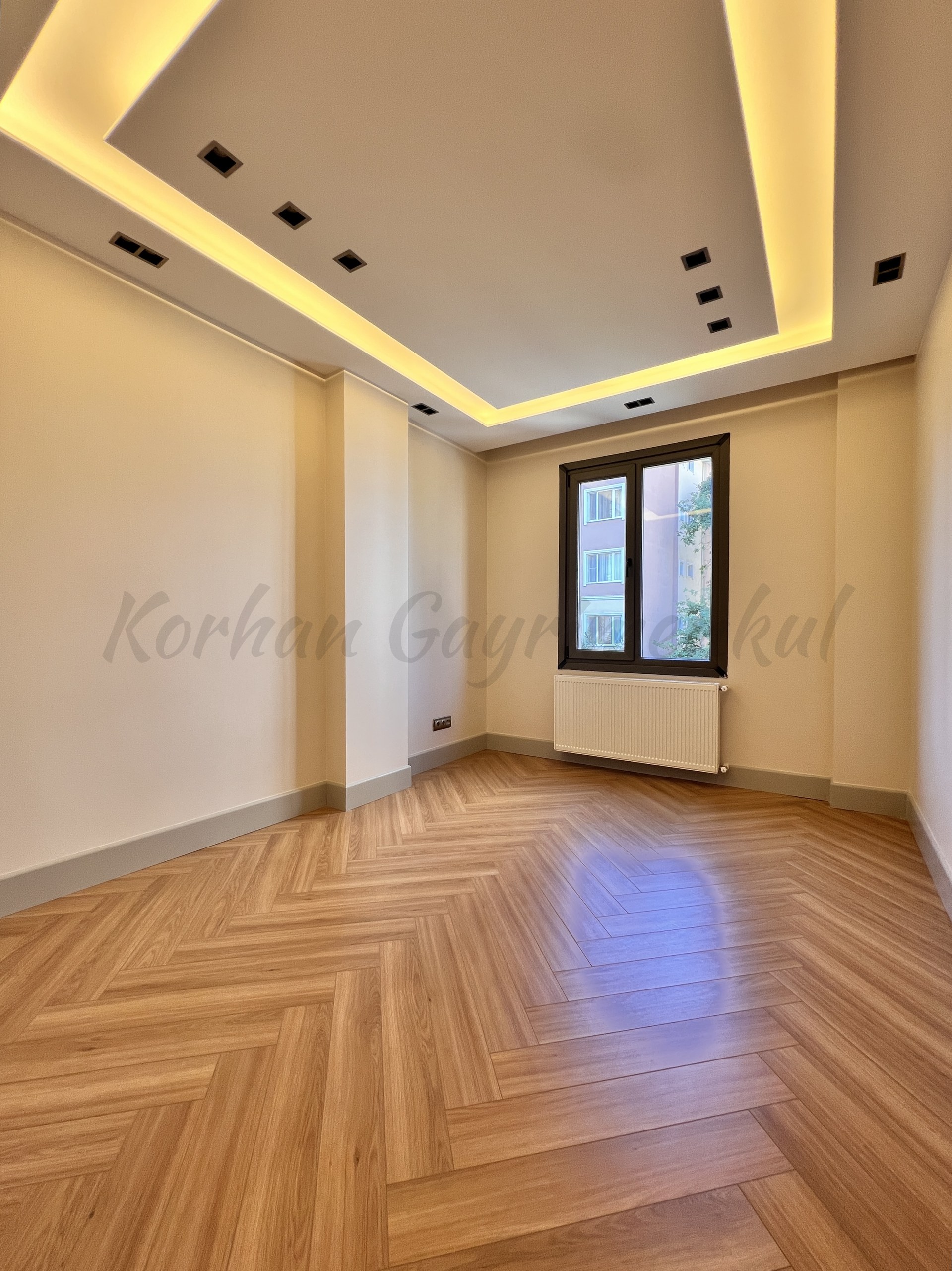 ÇIFTEHAVUZLAR BAĞDATA ÇOK YAKIN MÜTHİŞ DAİRE 210m2 BRÜT 180m2 NET 4+1 KATTA TEK