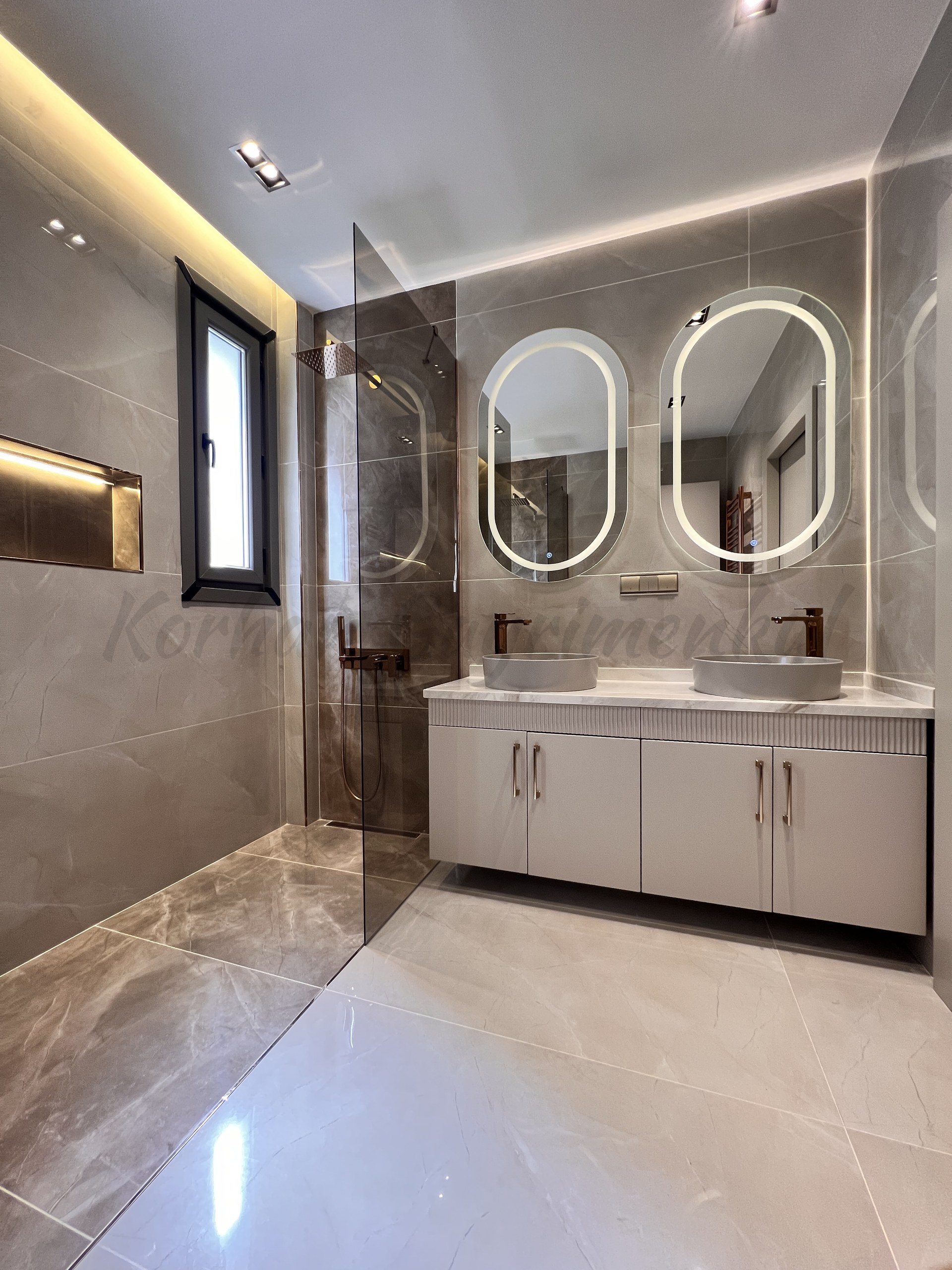 ÇIFTEHAVUZLAR BAĞDATA ÇOK YAKIN MÜTHİŞ DAİRE 210m2 BRÜT 180m2 NET 4+1 KATTA TEK