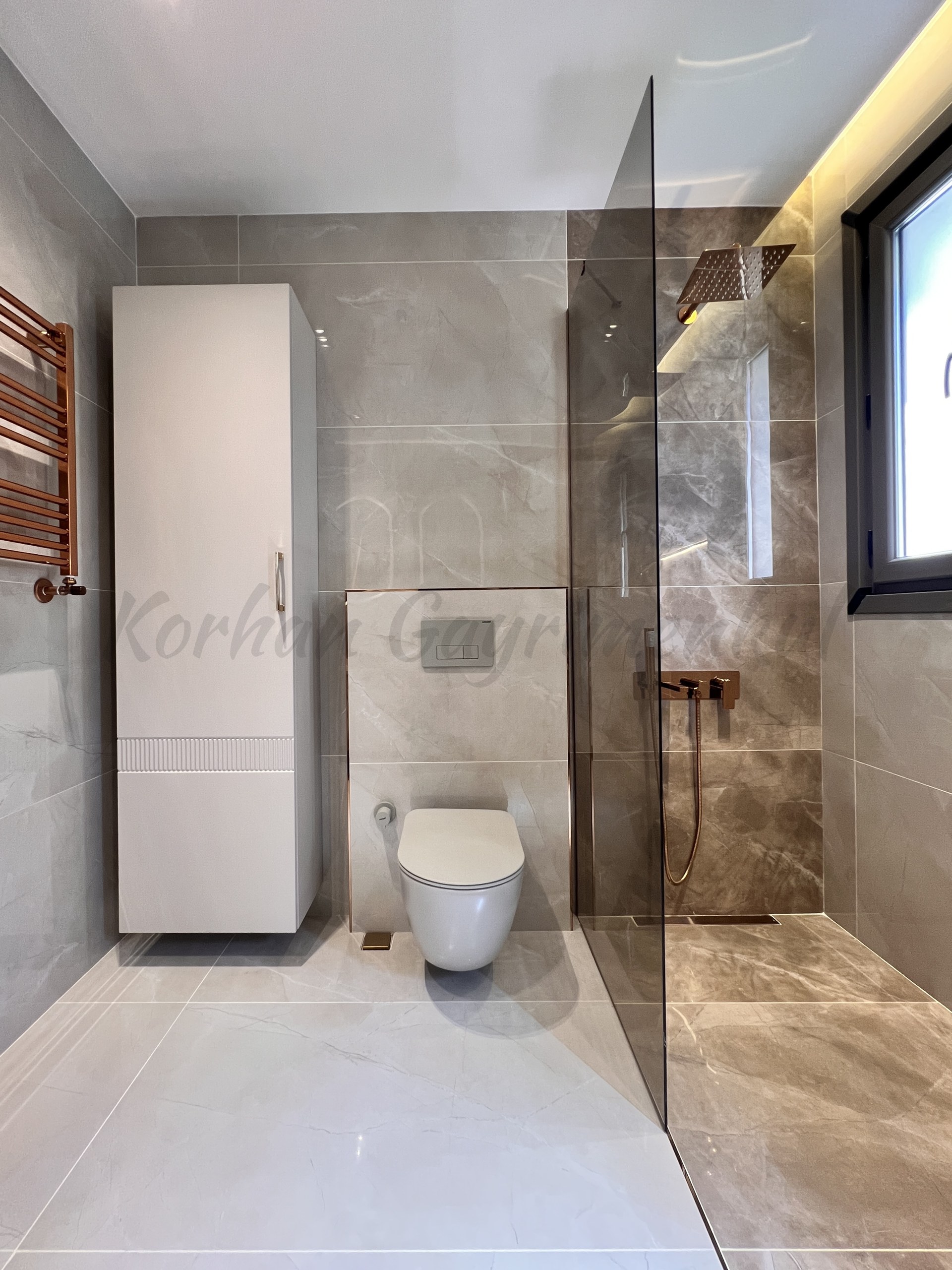 ÇIFTEHAVUZLAR BAĞDATA ÇOK YAKIN MÜTHİŞ DAİRE 210m2 BRÜT 180m2 NET 4+1 KATTA TEK