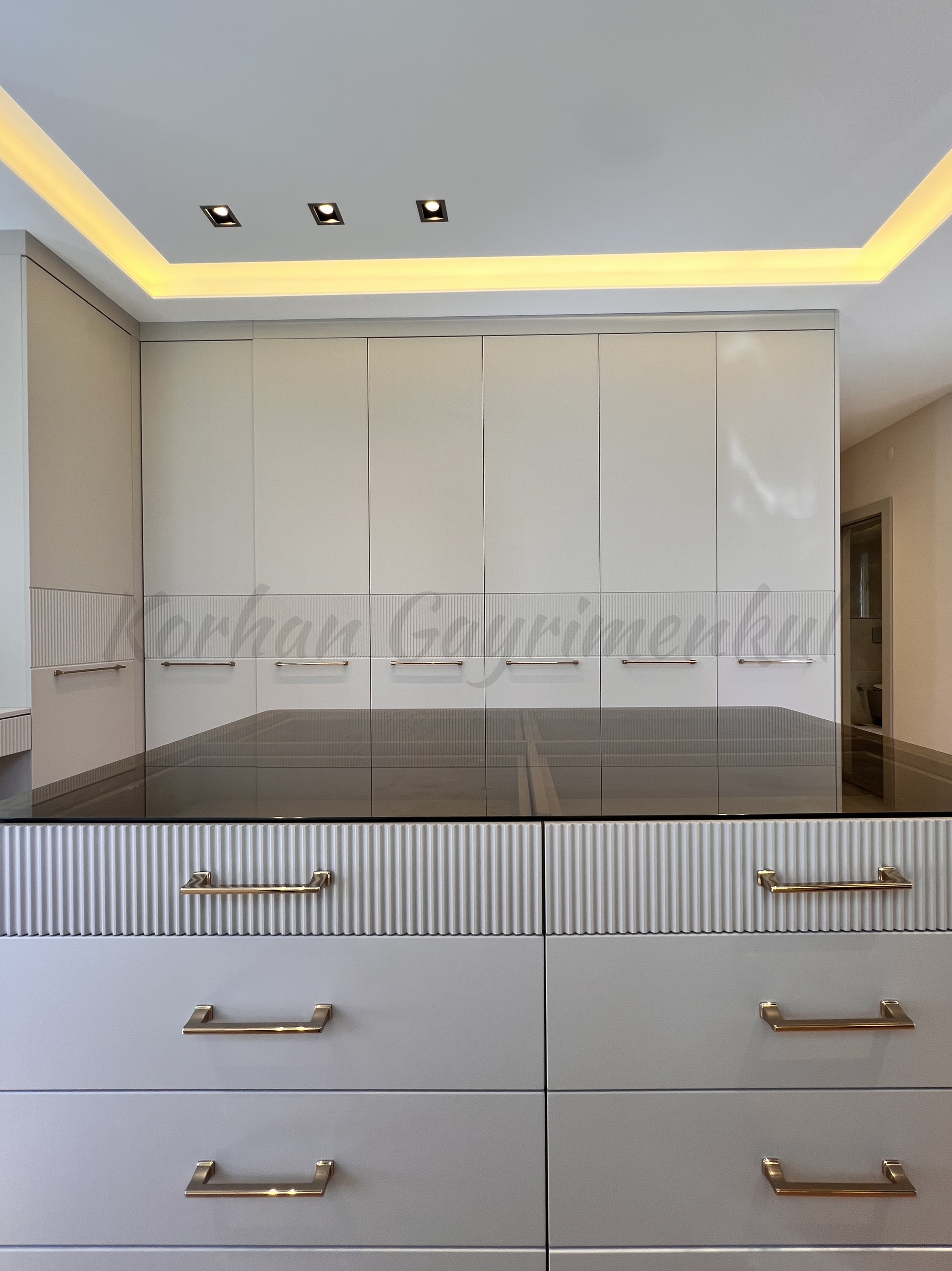 ÇIFTEHAVUZLAR BAĞDATA ÇOK YAKIN MÜTHİŞ DAİRE 210m2 BRÜT 180m2 NET 4+1 KATTA TEK