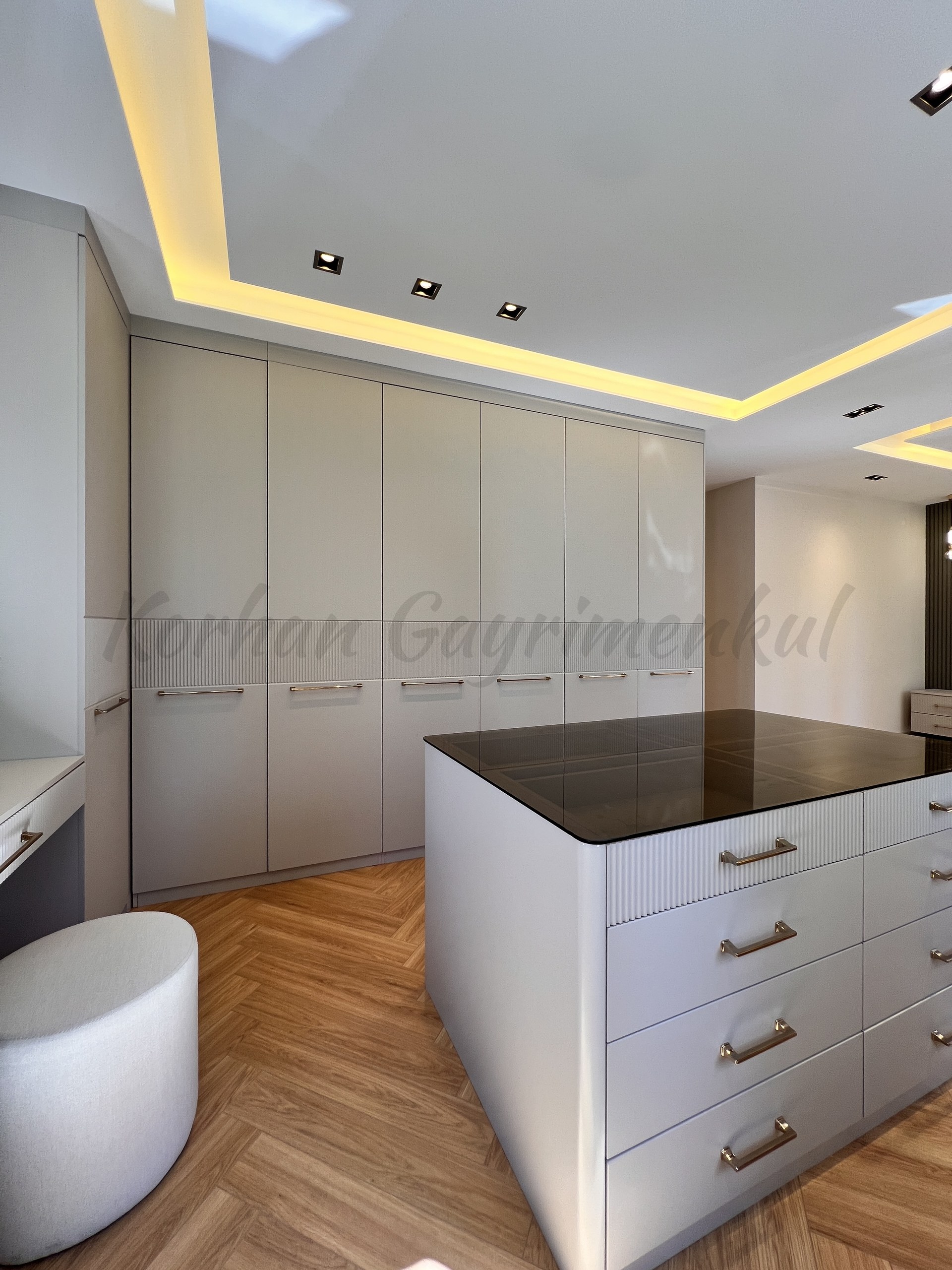 ÇIFTEHAVUZLAR BAĞDATA ÇOK YAKIN MÜTHİŞ DAİRE 210m2 BRÜT 180m2 NET 4+1 KATTA TEK