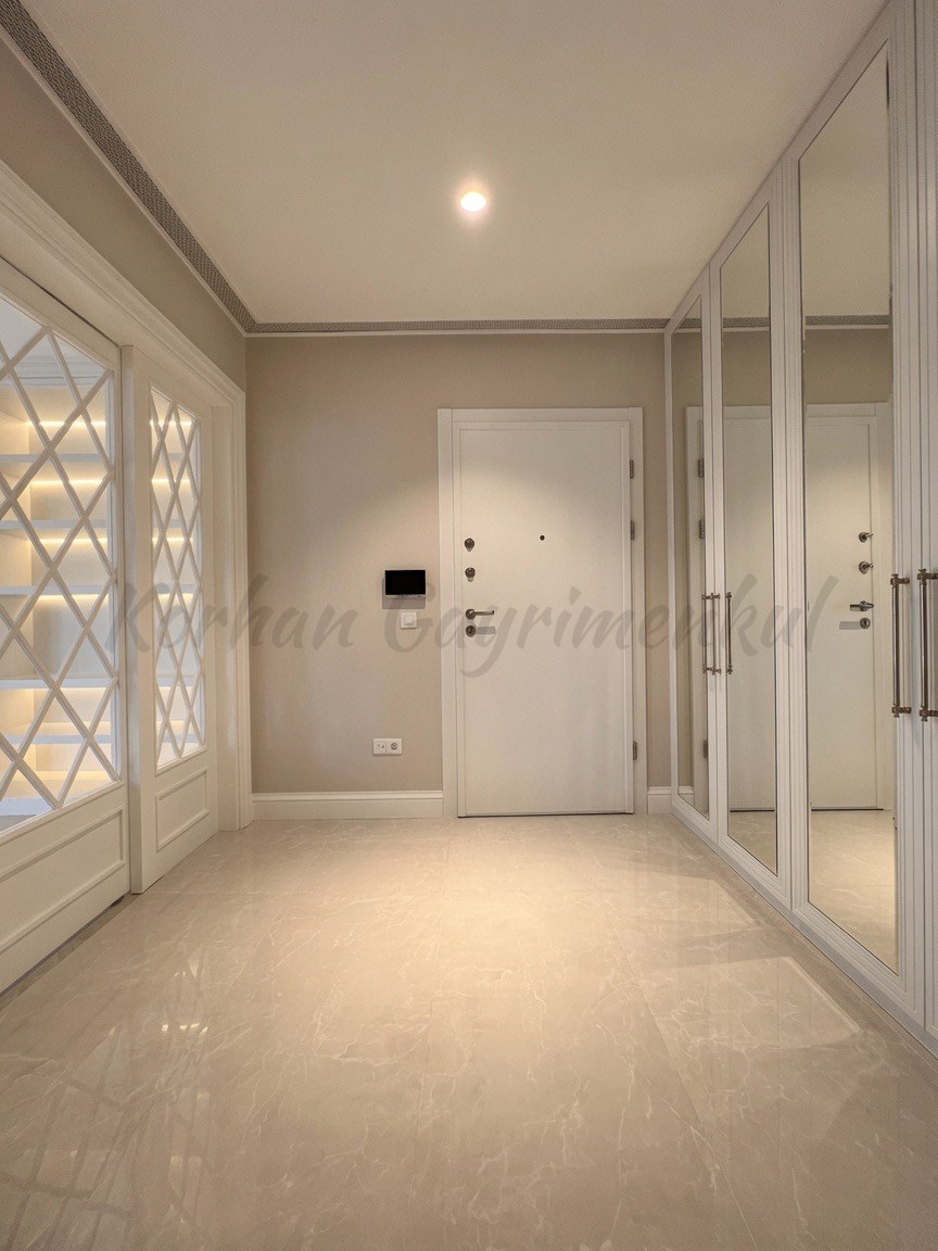 YALI PARSELİNDE SIFIR 7/24 GÜVENLİKLİ 240m2 4+1 GENİŞ BALKONLU YEŞİLLİKLER İÇİNDE