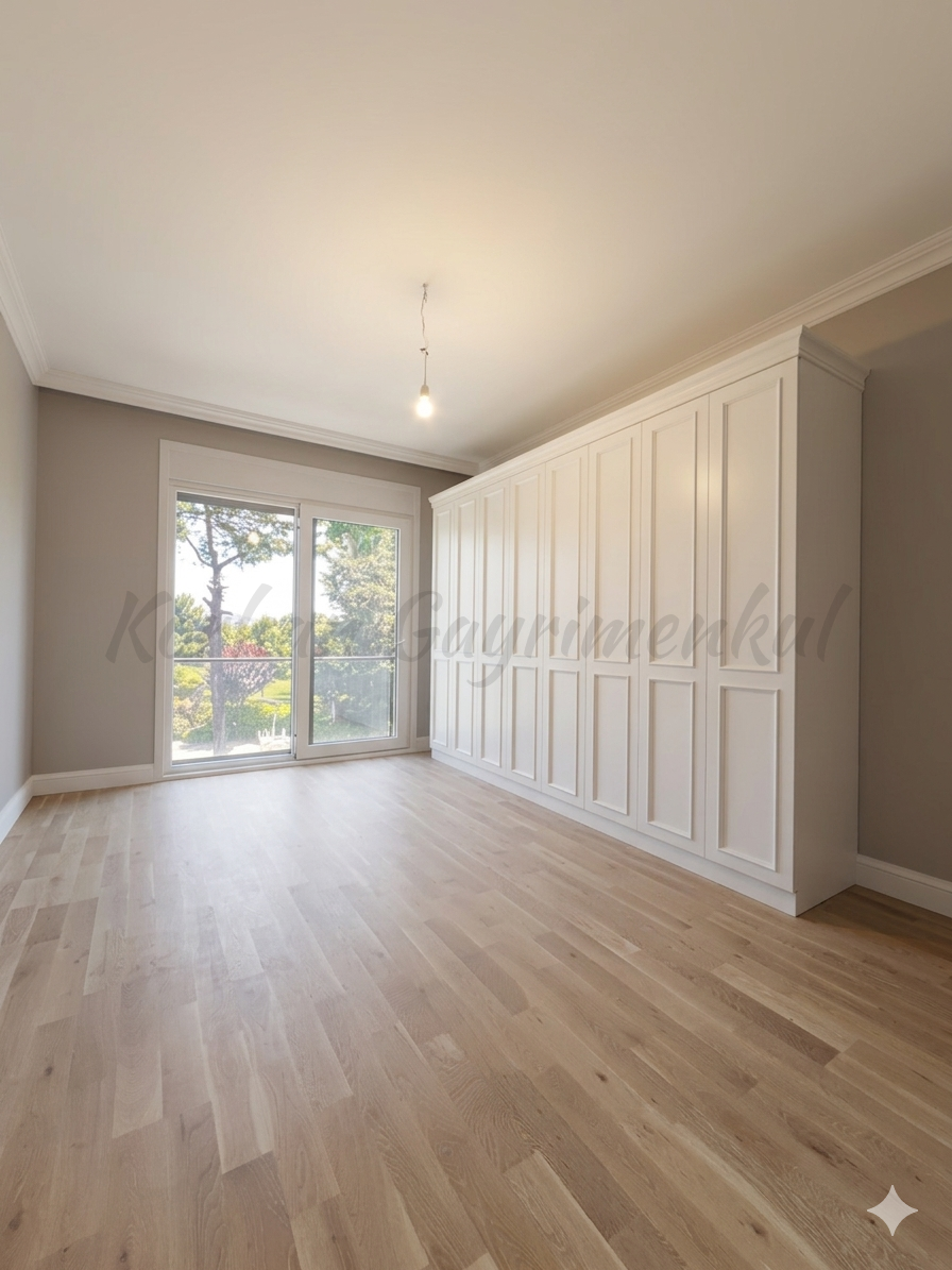 YALI PARSELİNDE SIFIR 7/24 GÜVENLİKLİ 240m2 4+1 GENİŞ BALKONLU YEŞİLLİKLER İÇİNDE