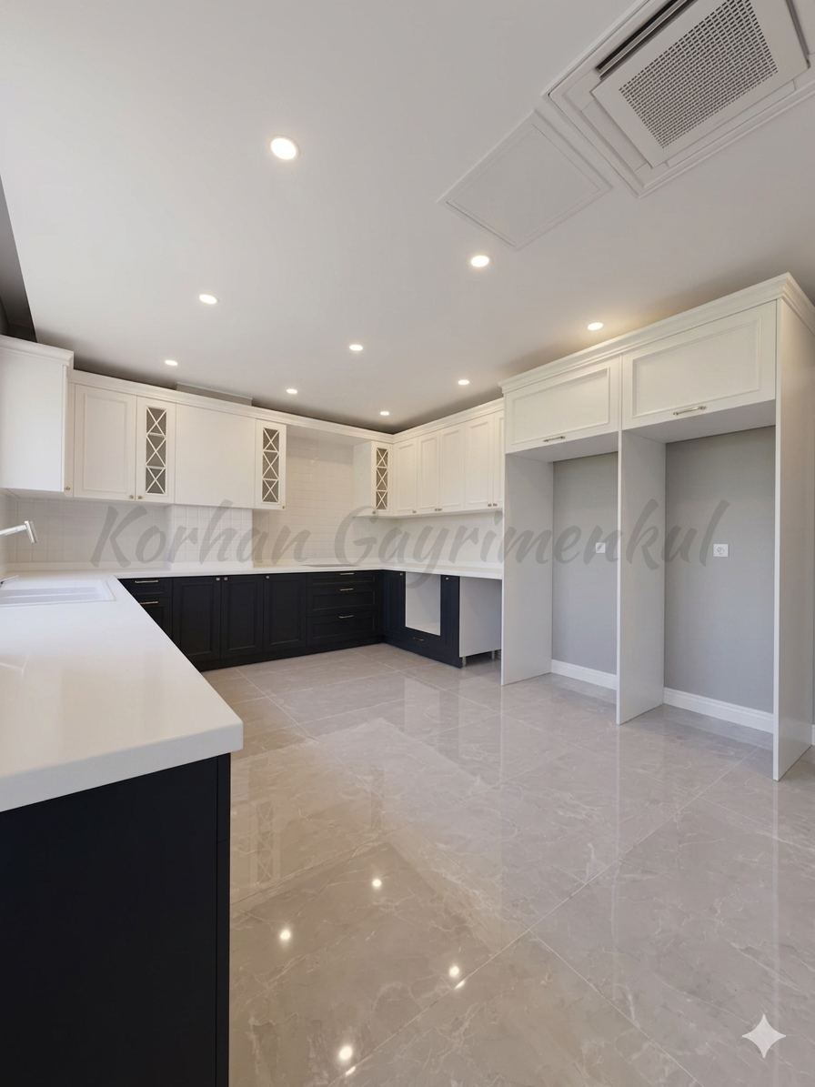 YALI PARSELİNDE SIFIR 7/24 GÜVENLİKLİ 240m2 4+1 GENİŞ BALKONLU YEŞİLLİKLER İÇİNDE