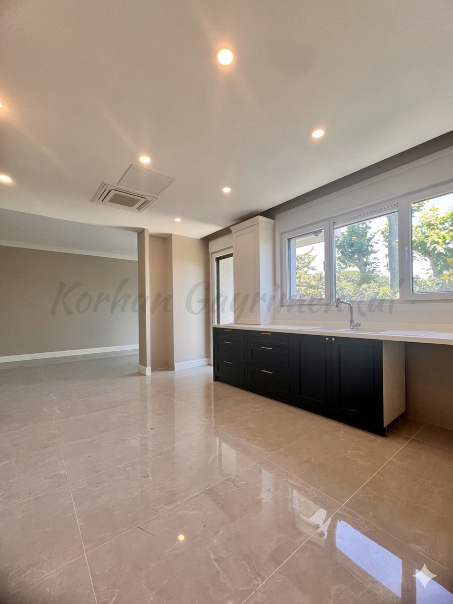 YALI PARSELİNDE SIFIR 7/24 GÜVENLİKLİ 240m2 4+1 GENİŞ BALKONLU YEŞİLLİKLER İÇİNDE