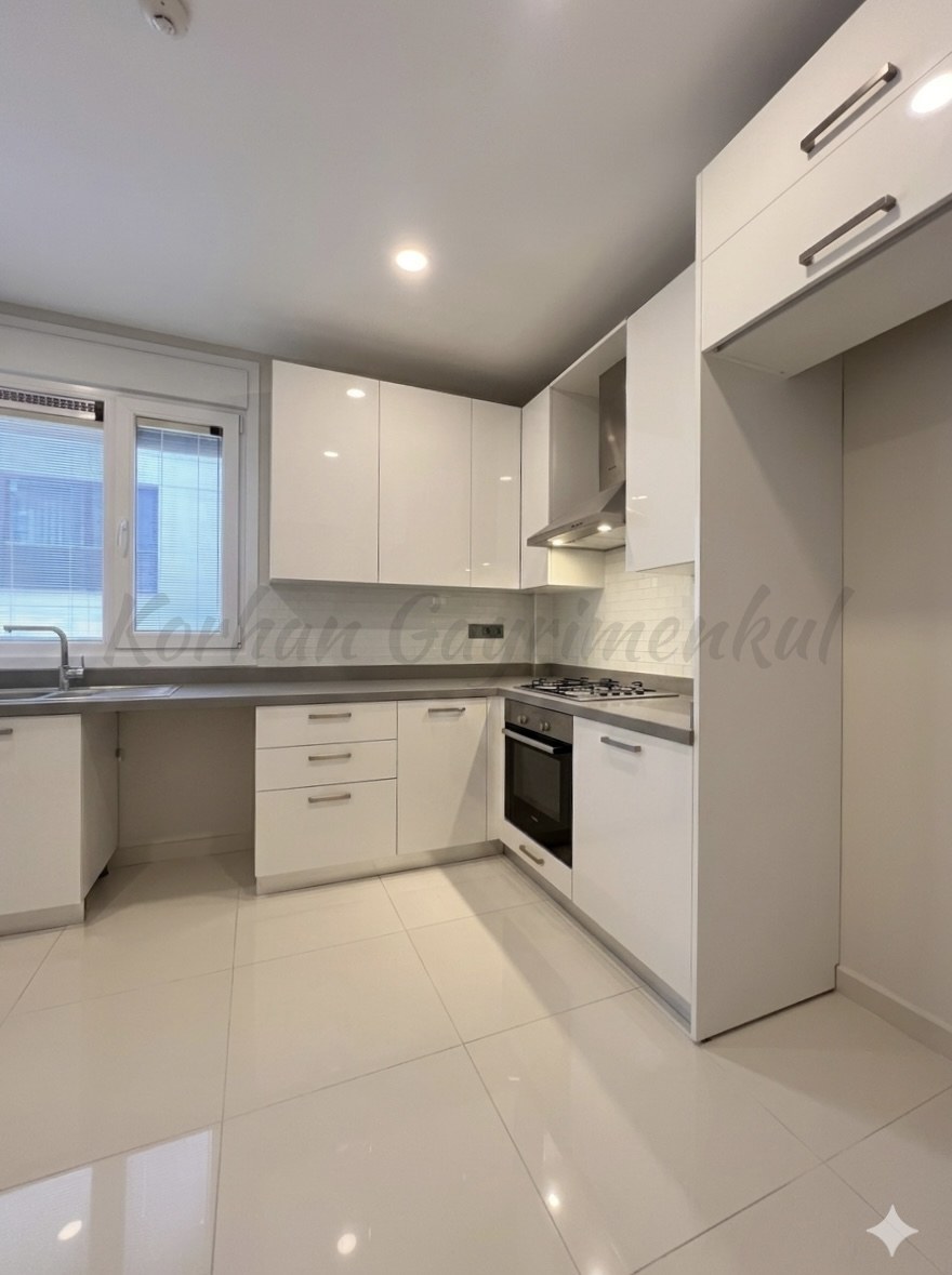GÖZTEPEDE BAĞDAT CADDDESİNE YÜRÜME MESAFESİNDE ÖMERPAŞAYA ÇOK YAKIN BALKONLU 115M2 2+1