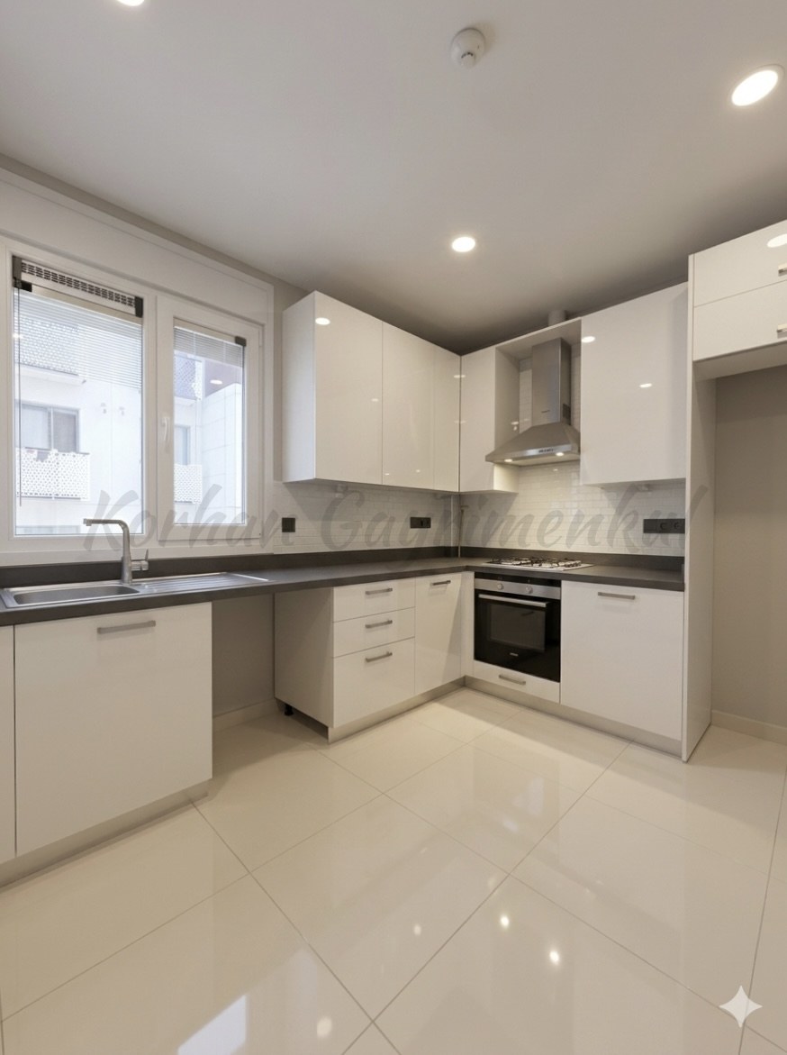 GÖZTEPEDE BAĞDAT CADDDESİNE YÜRÜME MESAFESİNDE ÖMERPAŞAYA ÇOK YAKIN BALKONLU 115M2 2+1
