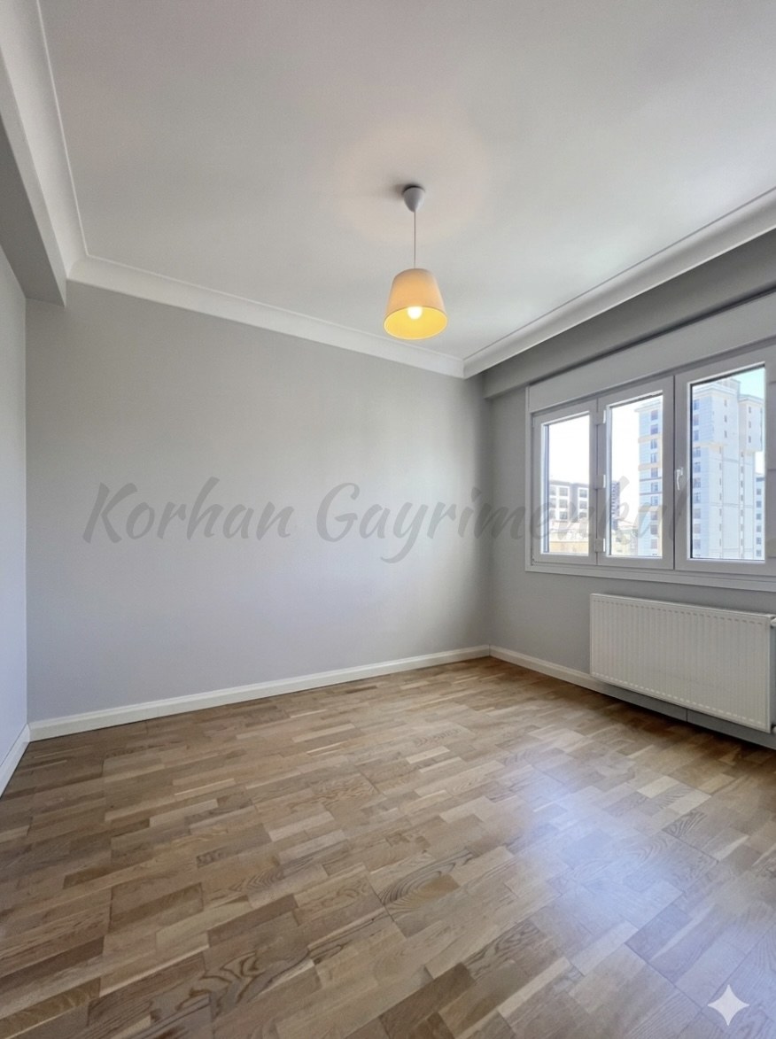 CADDEBOSTAN ÖMERPAŞA'DA BALKONLU ÖN KÖŞE 90M2 NET 3+1
