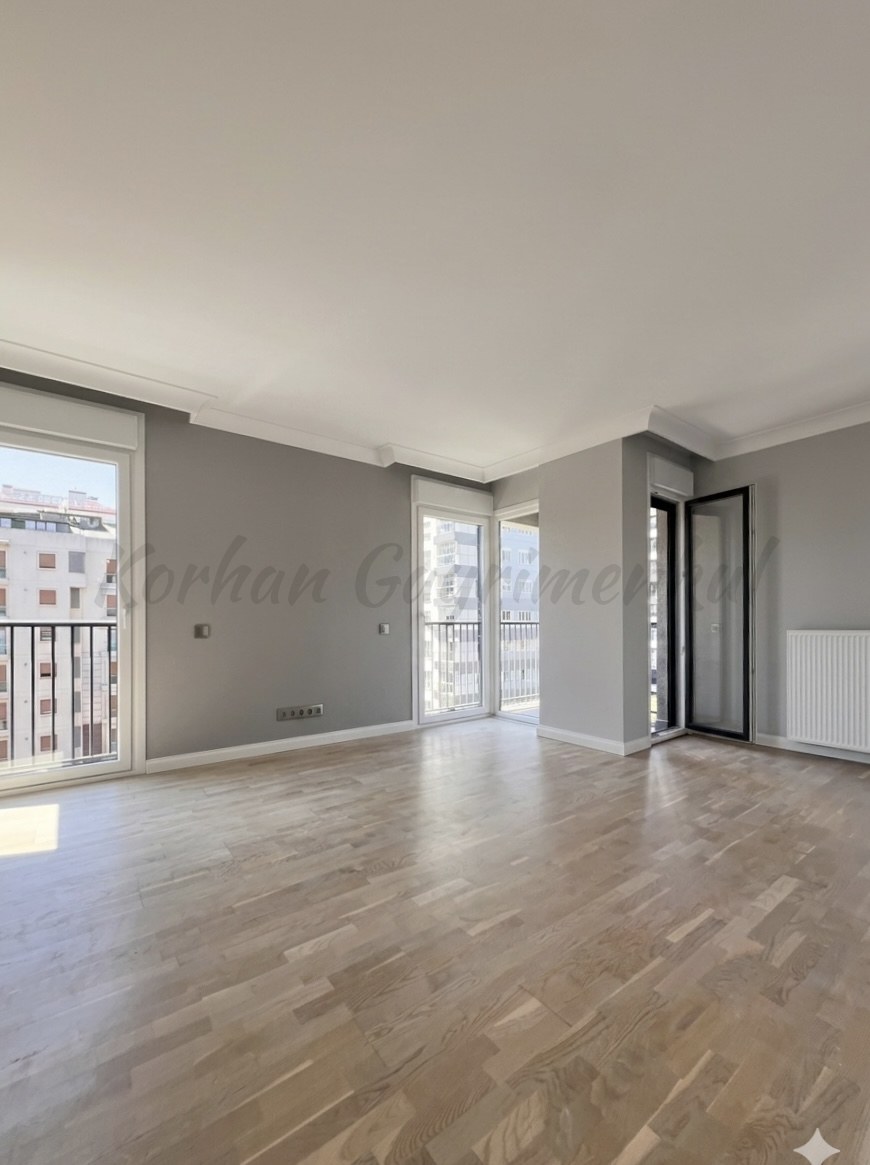 CADDEBOSTAN ÖMERPAŞA'DA BALKONLU ÖN KÖŞE 90M2 NET 3+1