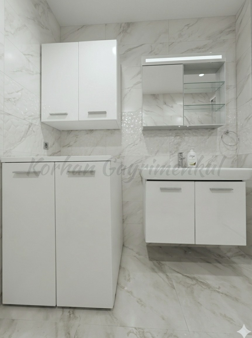 CADDEBOSTAN ÖMERPAŞA'DA BALKONLU ÖN KÖŞE 90M2 NET 3+1