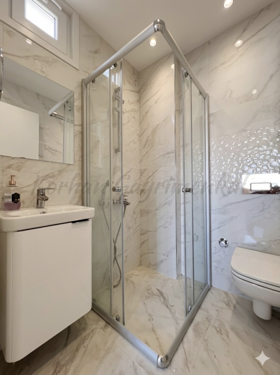CADDEBOSTAN ÖMERPAŞA'DA BALKONLU ÖN KÖŞE 90M2 NET 3+1