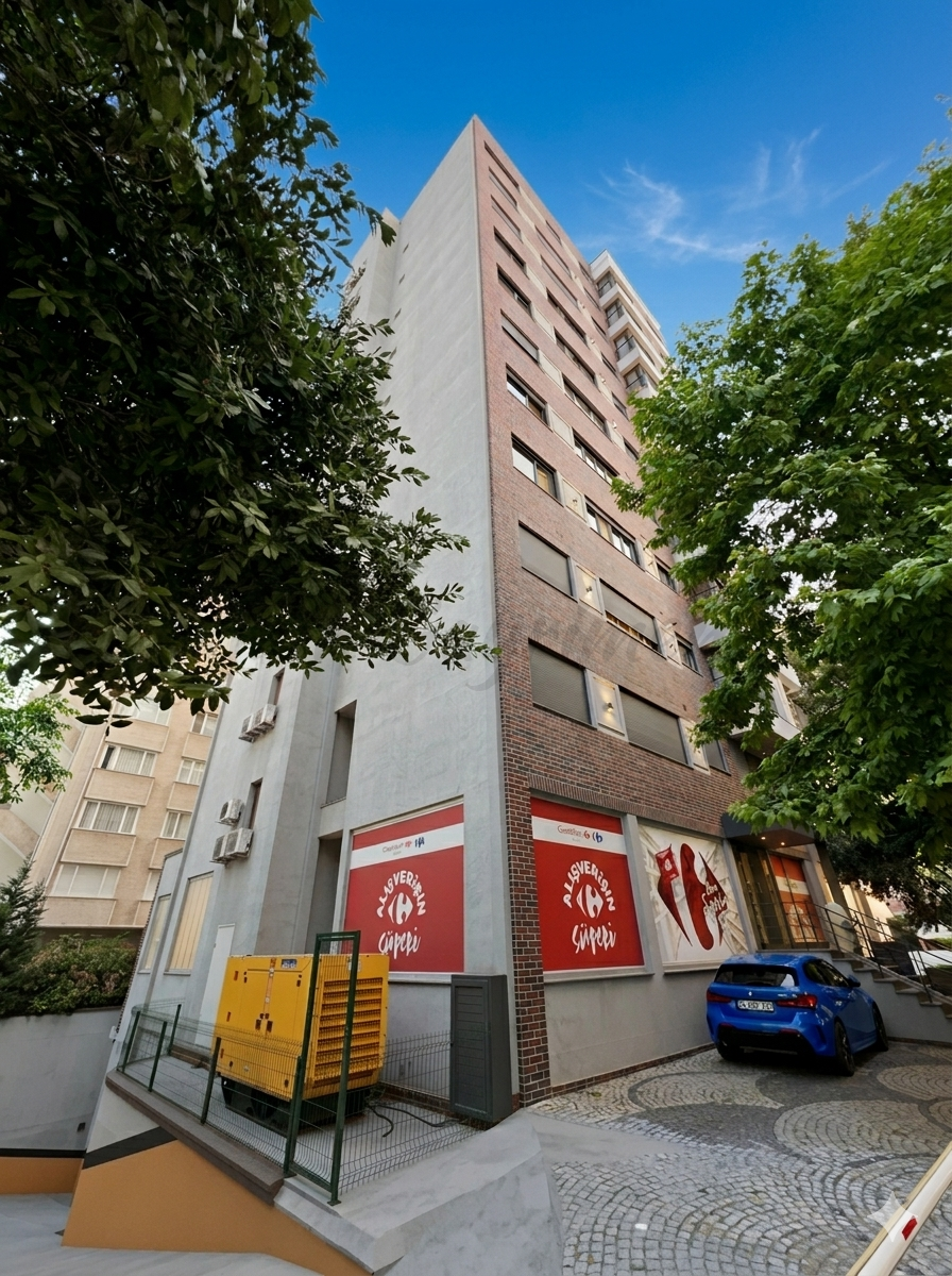 CADDEBOSTAN ÖMERPAŞA'DA BALKONLU ÖN KÖŞE 90M2 NET 3+1