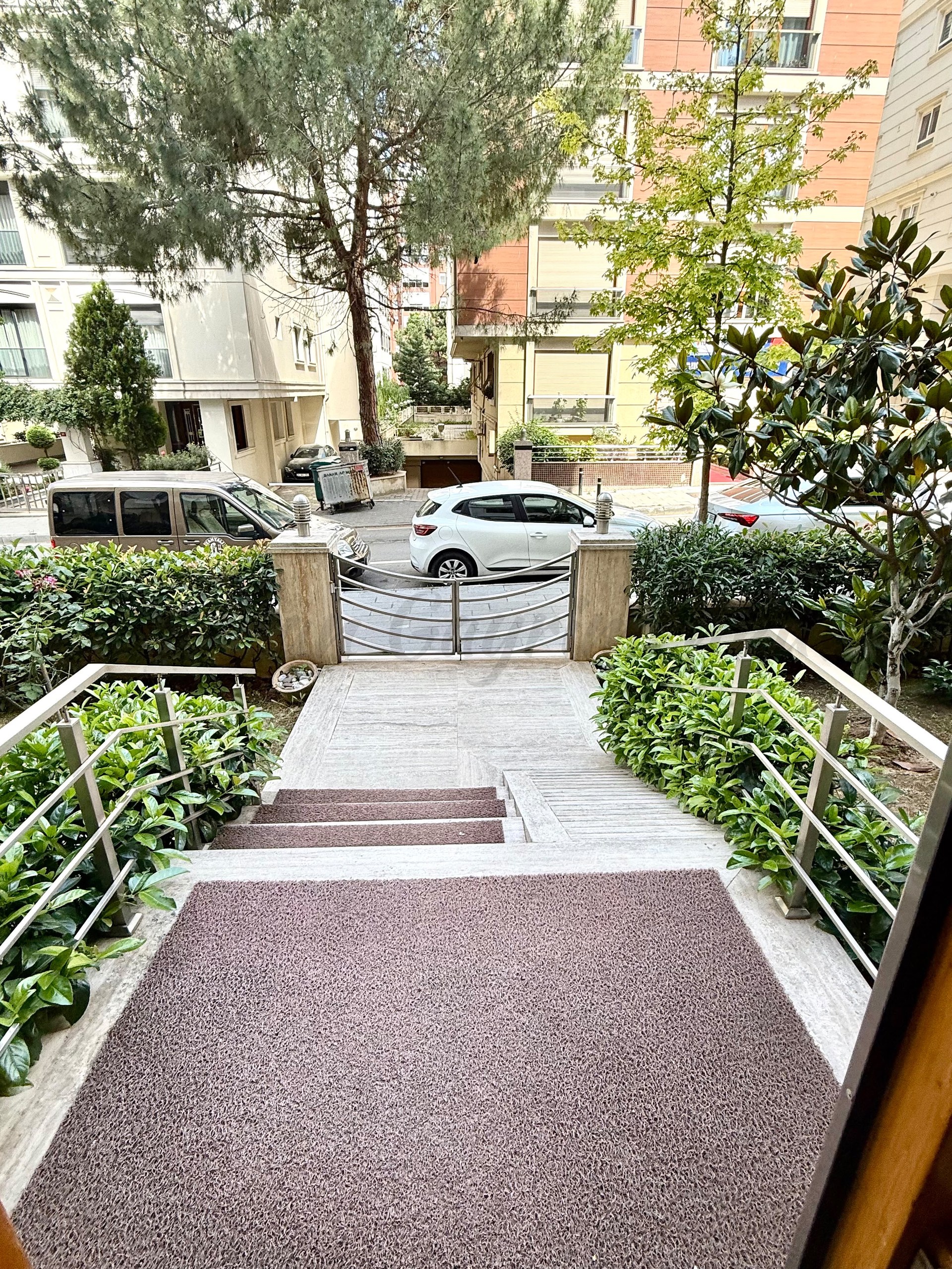 ÇİFTEHAVUZLAR YEŞİLBAHARDA 2015 YAPIMI 80M2 NET 3+1 YÜKSEK GİRİŞ