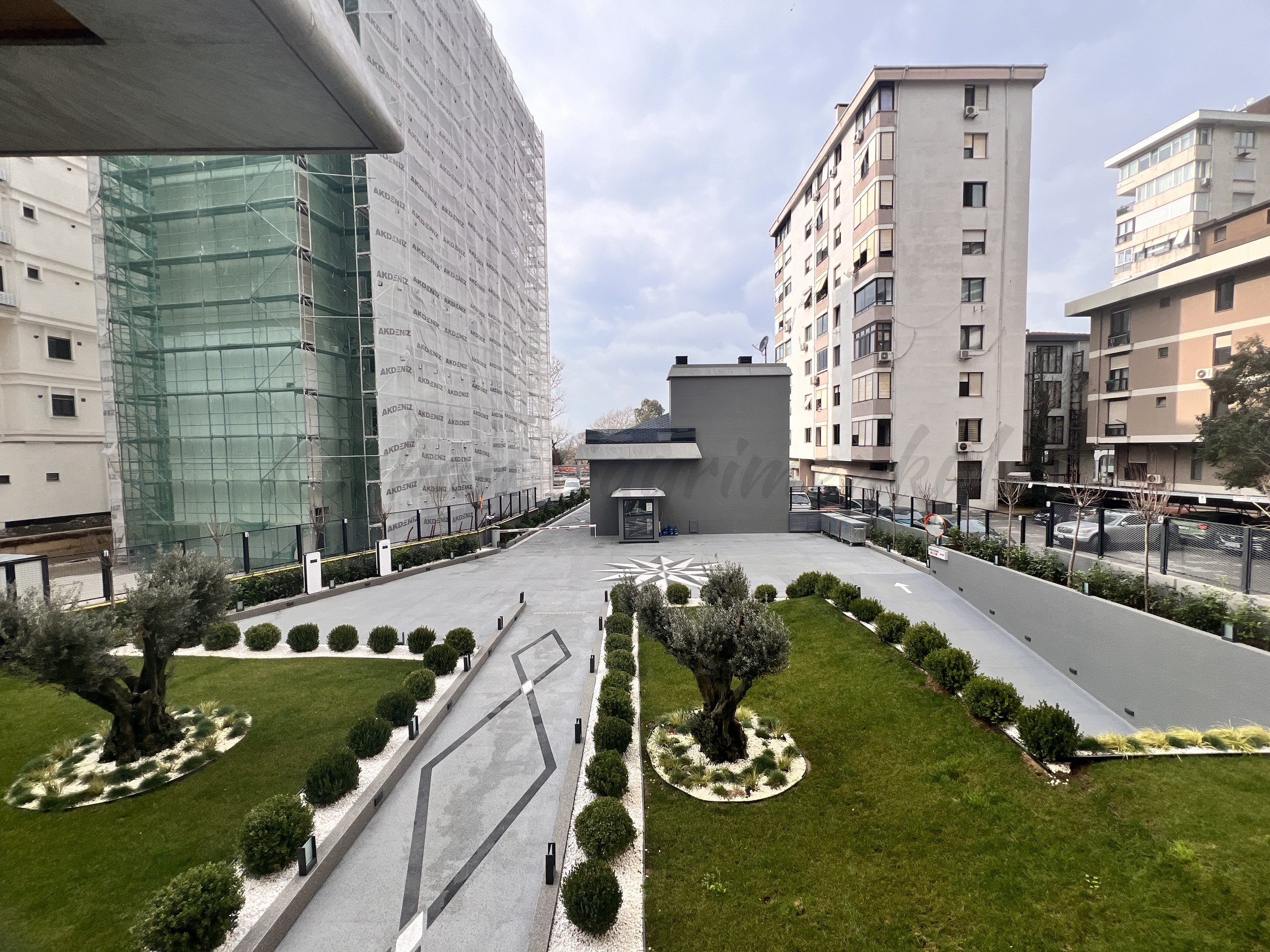 KALAMIŞ'TA KESİNTİSİZ DENİZ VE MARİNA MANZARALI 155M2 NET 4+1 SIFIR