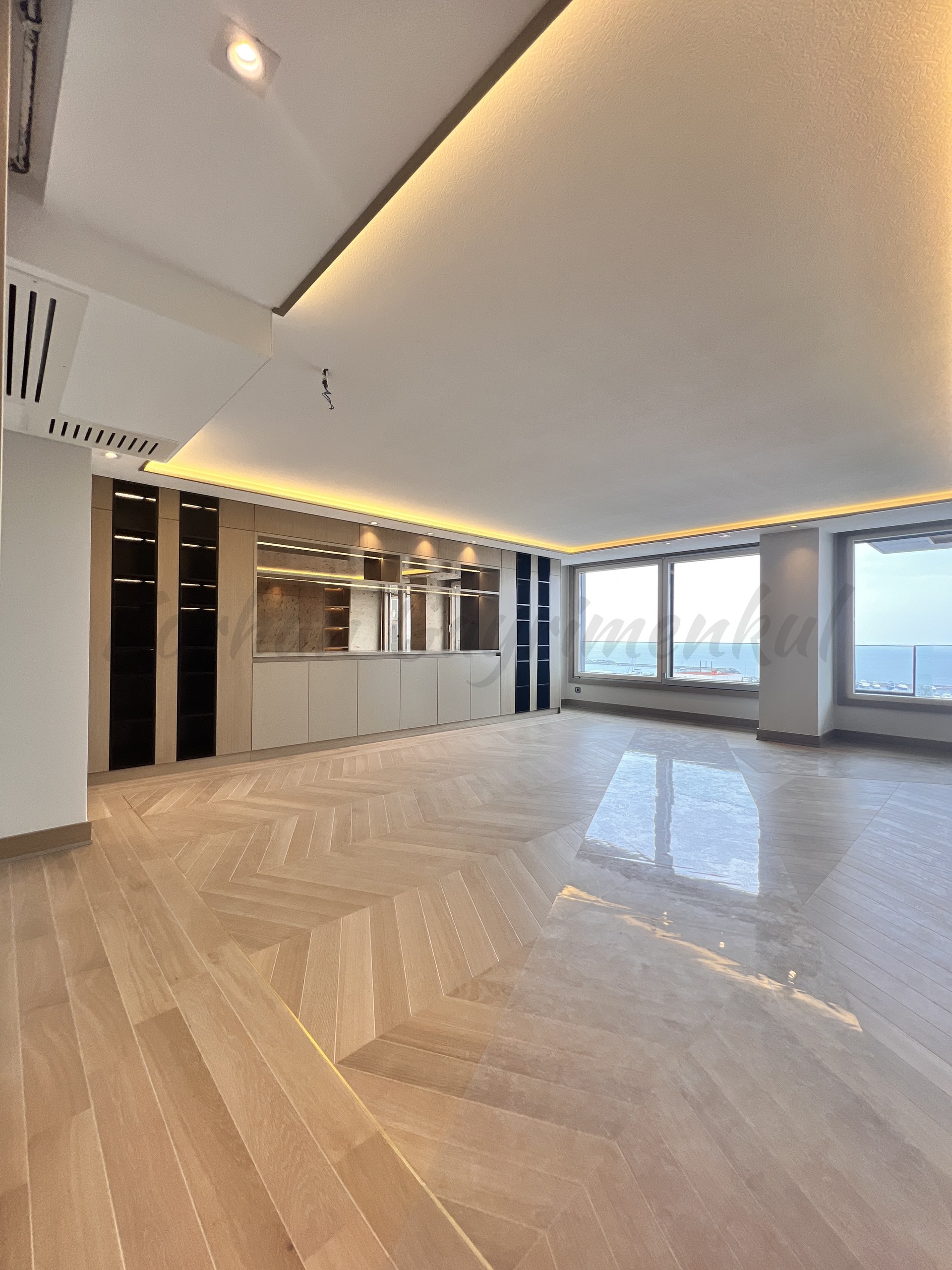 KALAMIŞ'TA KESİNTİSİZ DENİZ VE MARİNA MANZARALI 155M2 NET 4+1 SIFIR