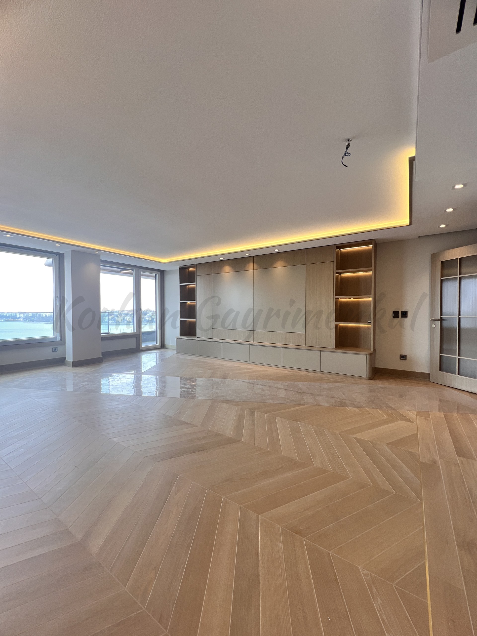 KALAMIŞ'TA KESİNTİSİZ DENİZ VE MARİNA MANZARALI 155M2 NET 4+1 SIFIR