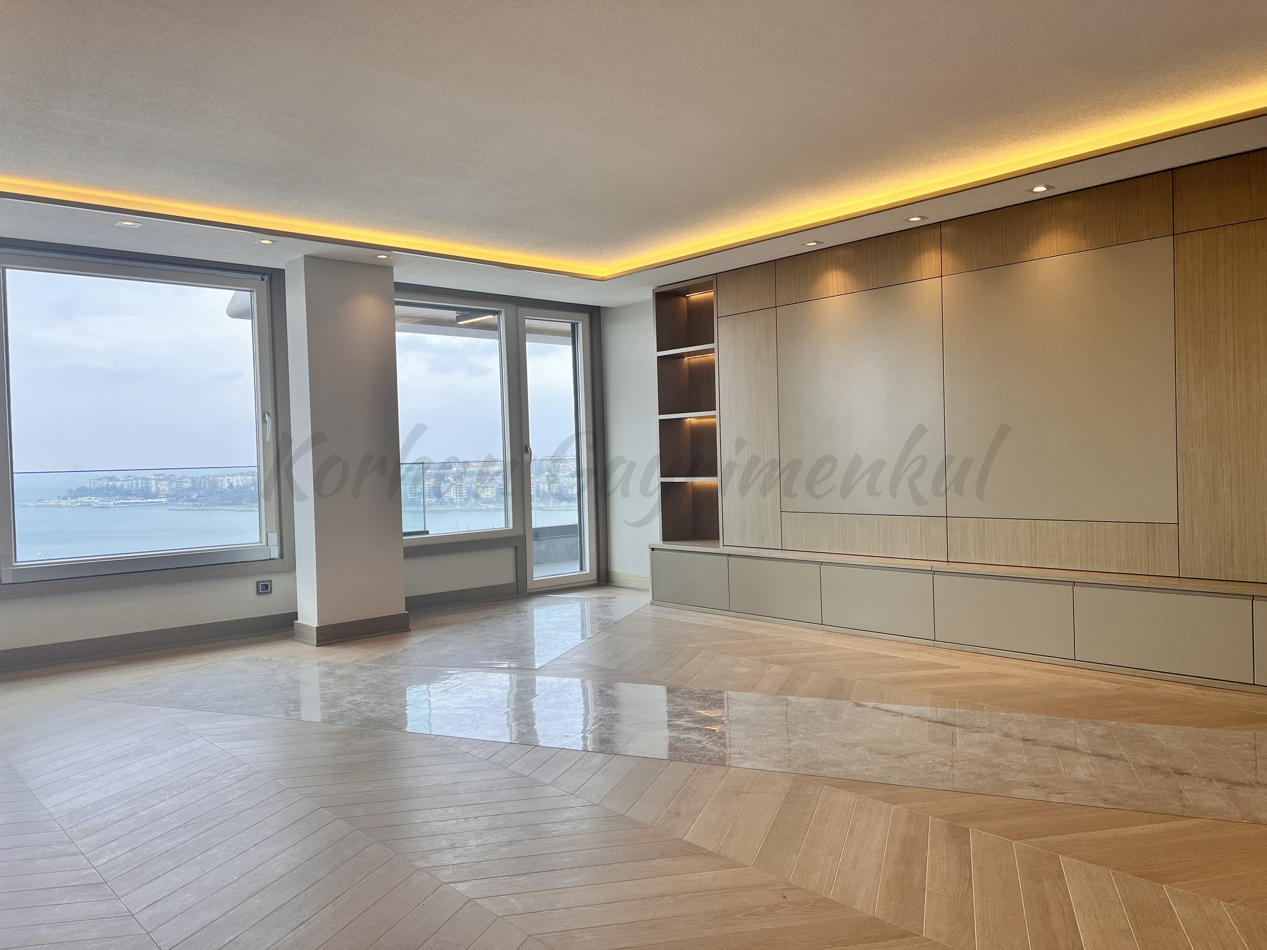 KALAMIŞ'TA KESİNTİSİZ DENİZ VE MARİNA MANZARALI 155M2 NET 4+1 SIFIR