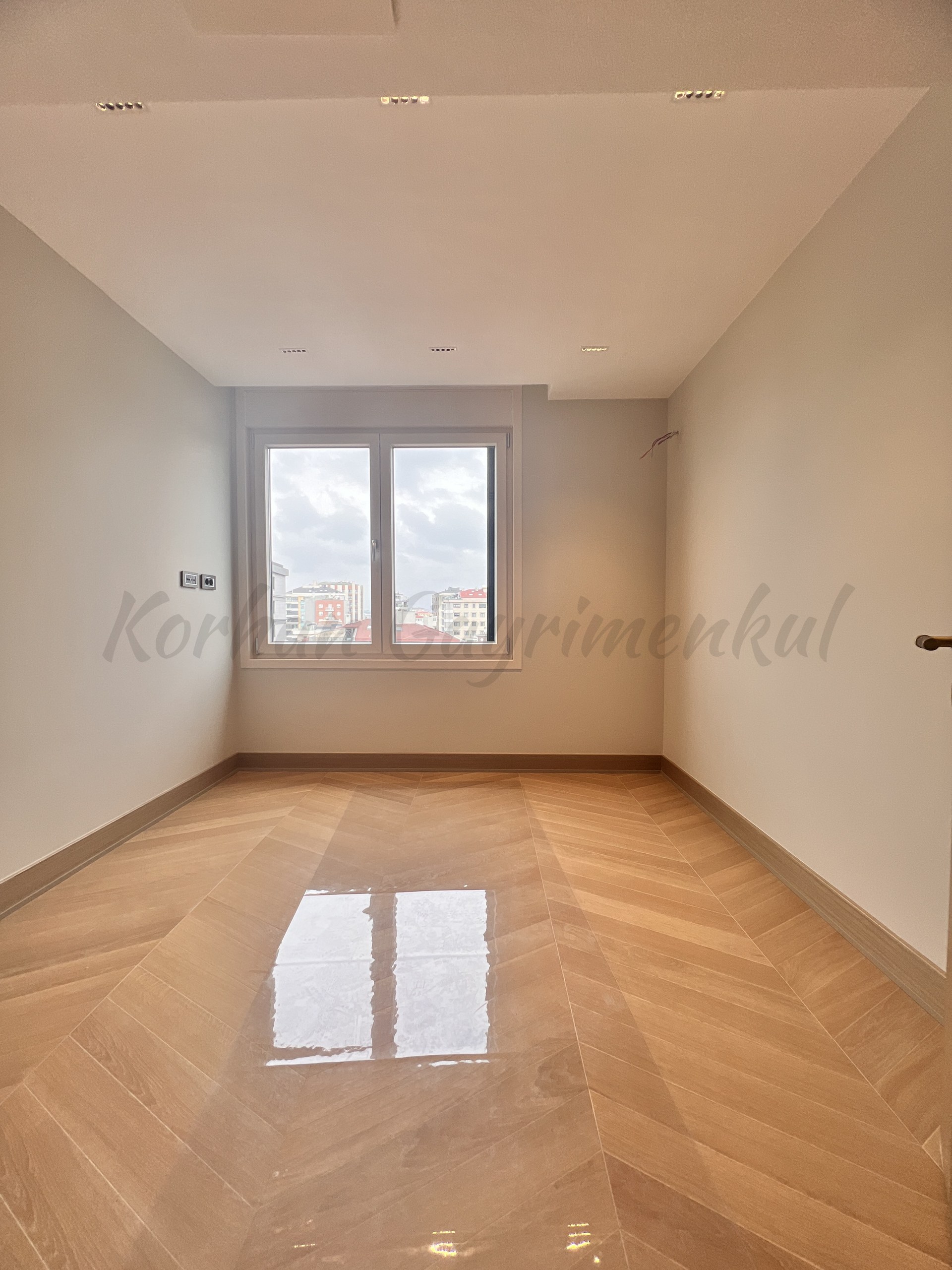 KALAMIŞ'TA KESİNTİSİZ DENİZ VE MARİNA MANZARALI 155M2 NET 4+1 SIFIR
