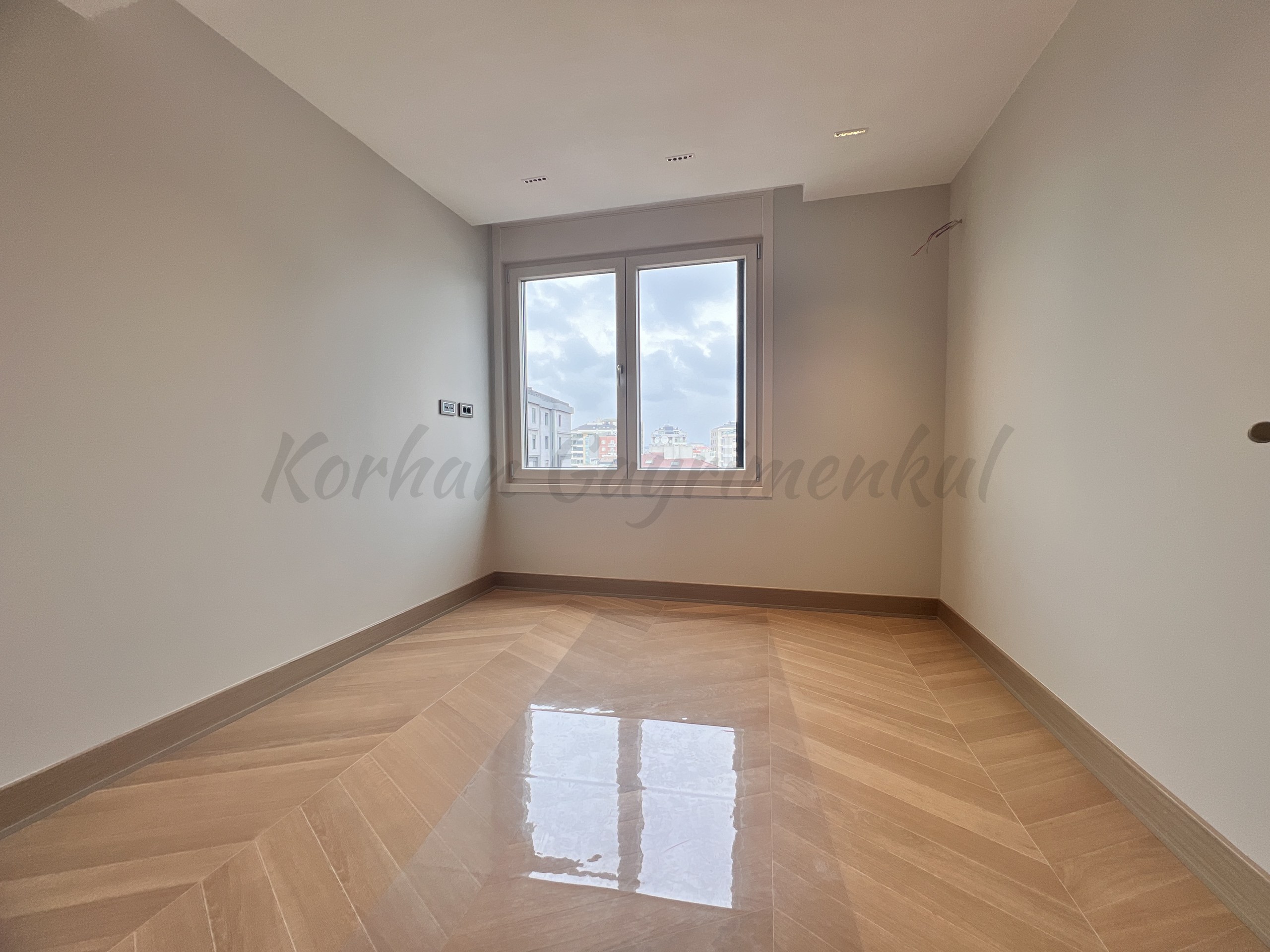 KALAMIŞ'TA KESİNTİSİZ DENİZ VE MARİNA MANZARALI 155M2 NET 4+1 SIFIR