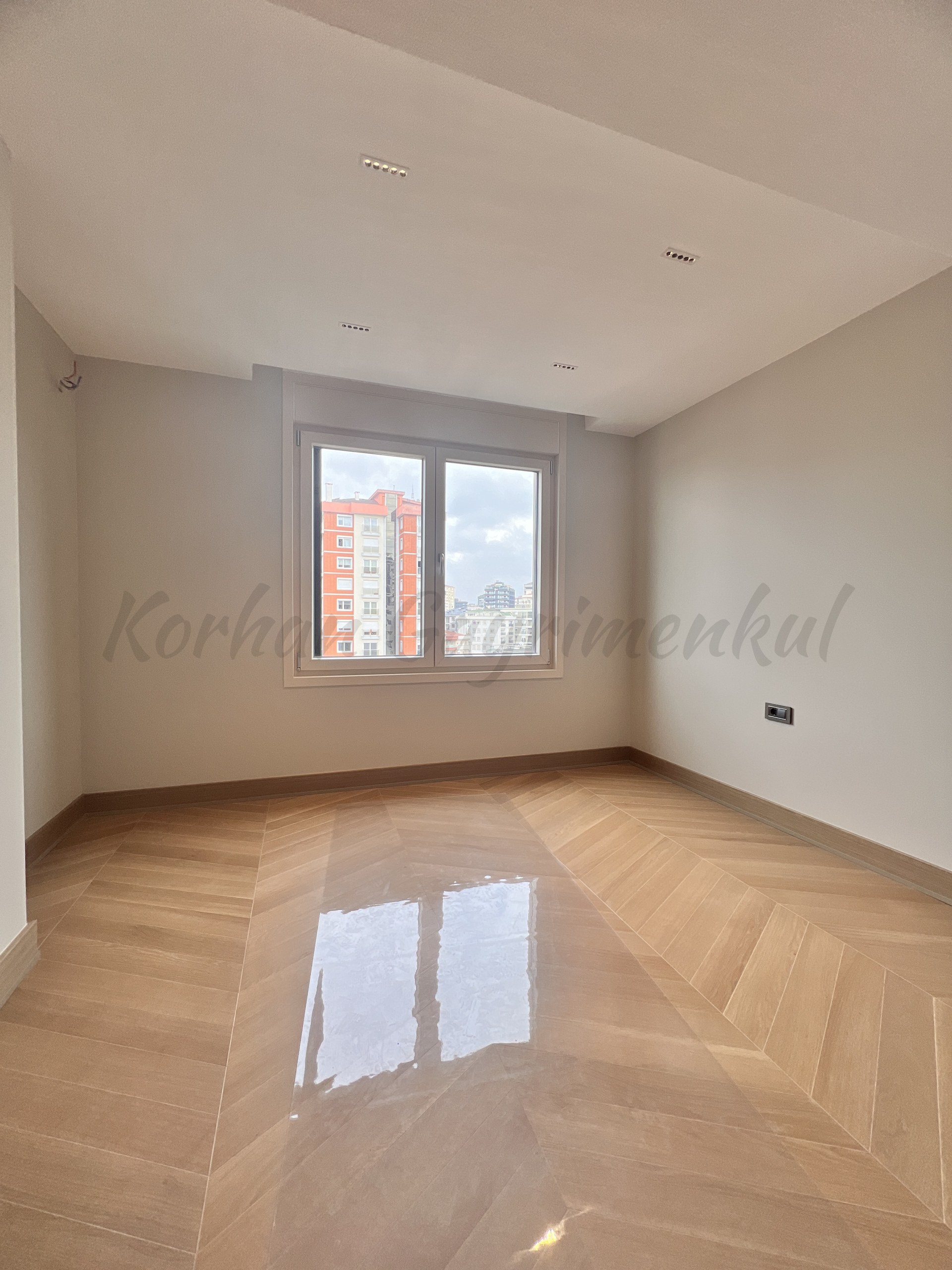 KALAMIŞ'TA KESİNTİSİZ DENİZ VE MARİNA MANZARALI 155M2 NET 4+1 SIFIR