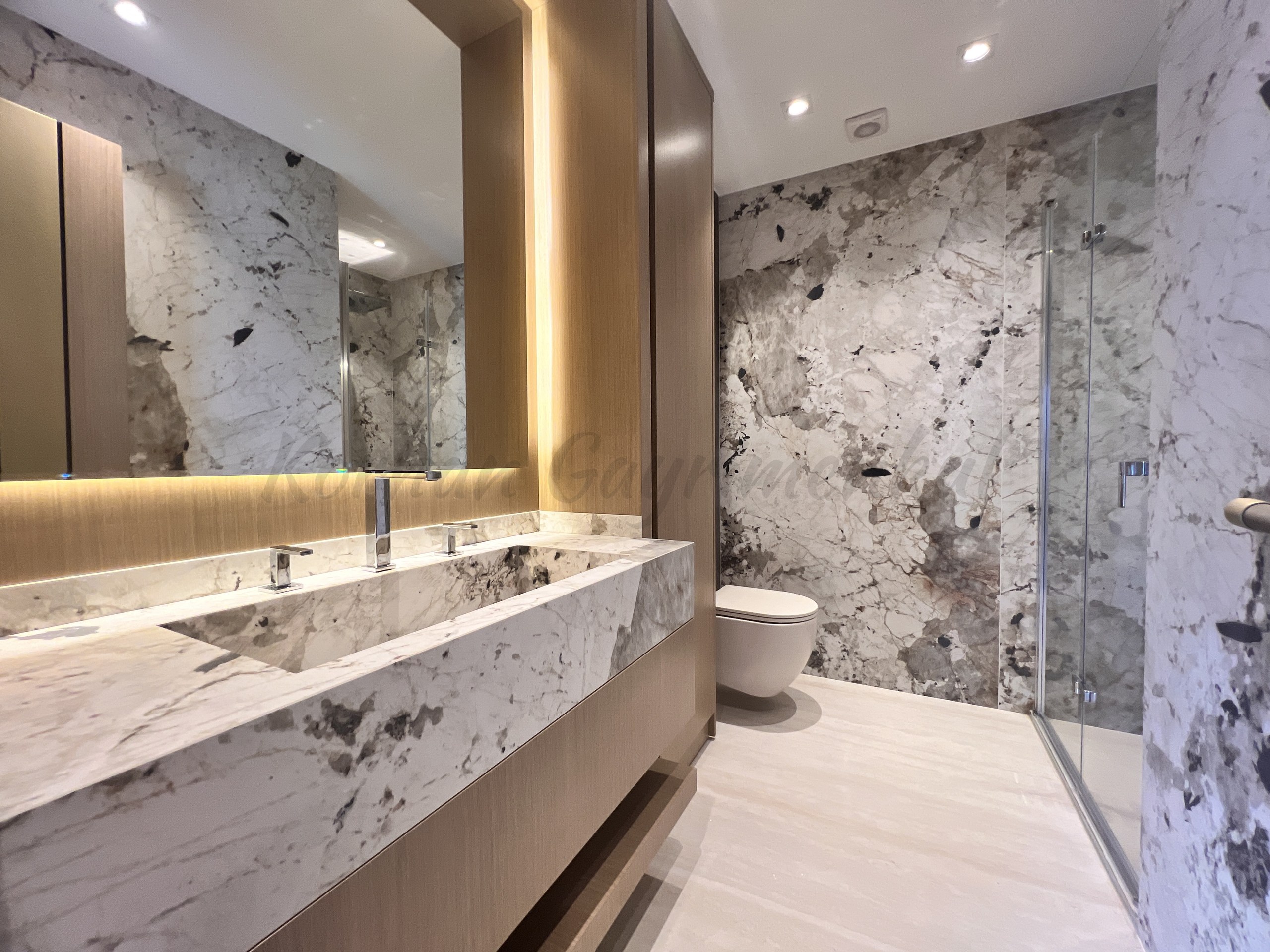 KALAMIŞ'TA KESİNTİSİZ DENİZ VE MARİNA MANZARALI 155M2 NET 4+1 SIFIR