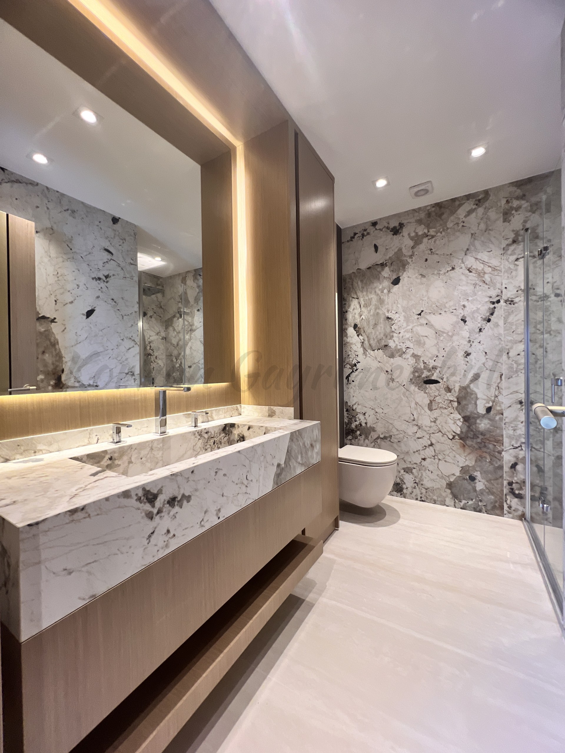 KALAMIŞ'TA KESİNTİSİZ DENİZ VE MARİNA MANZARALI 155M2 NET 4+1 SIFIR