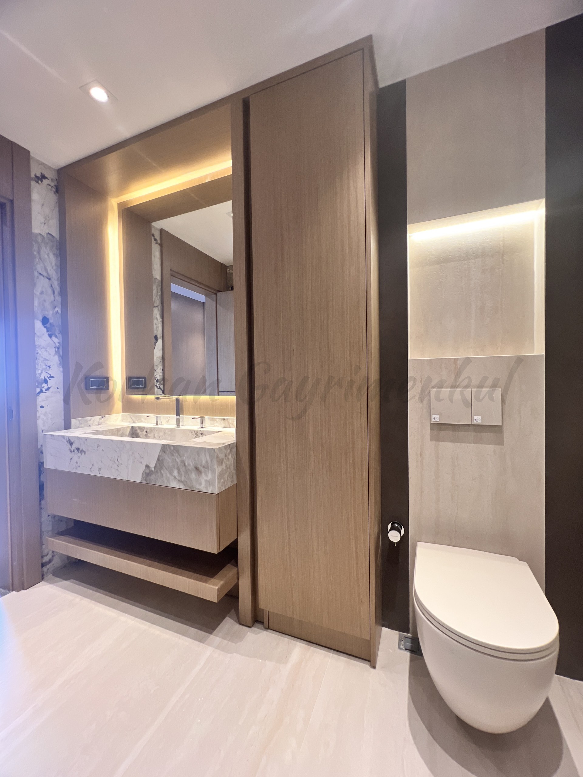 KALAMIŞ'TA KESİNTİSİZ DENİZ VE MARİNA MANZARALI 155M2 NET 4+1 SIFIR